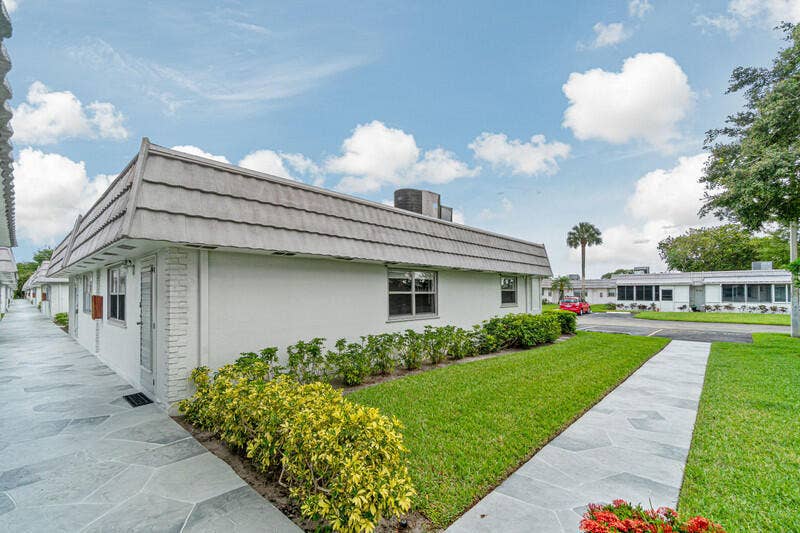 70 Valencia C, Delray Beach, FL 33446 Front View