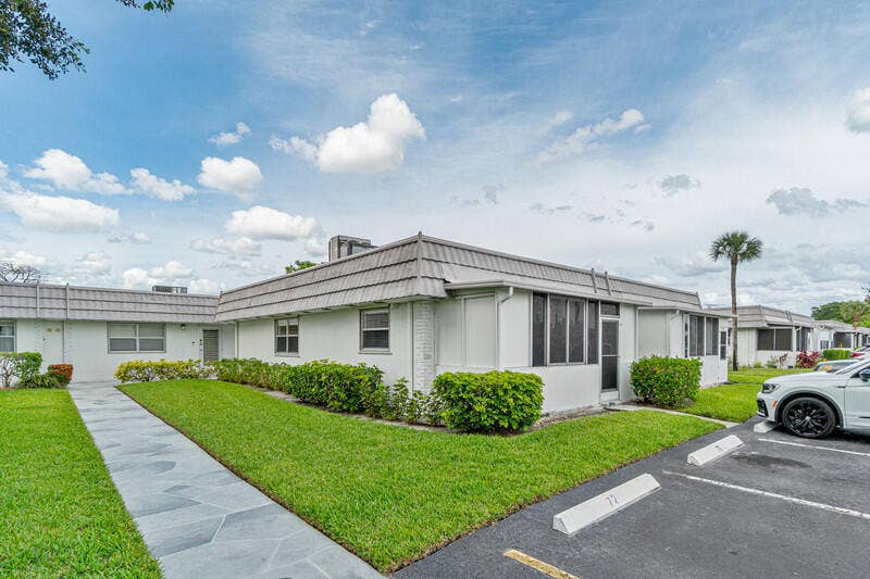 70 Valencia C, Delray Beach, FL 33446 Front View