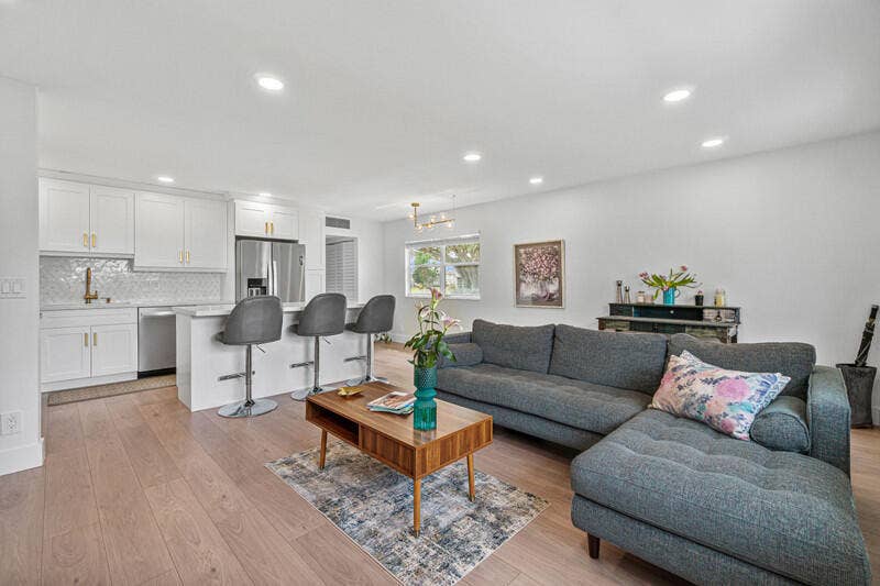 70 Valencia C, Delray Beach, FL 33446 Living Room