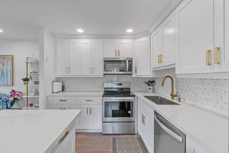 70 Valencia C, Delray Beach, FL 33446 Kitchen