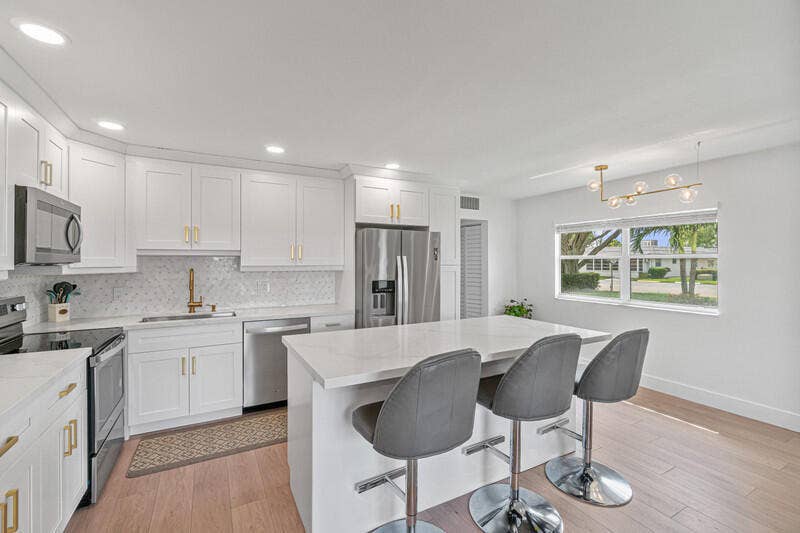 70 Valencia C, Delray Beach, FL 33446 Kitchen