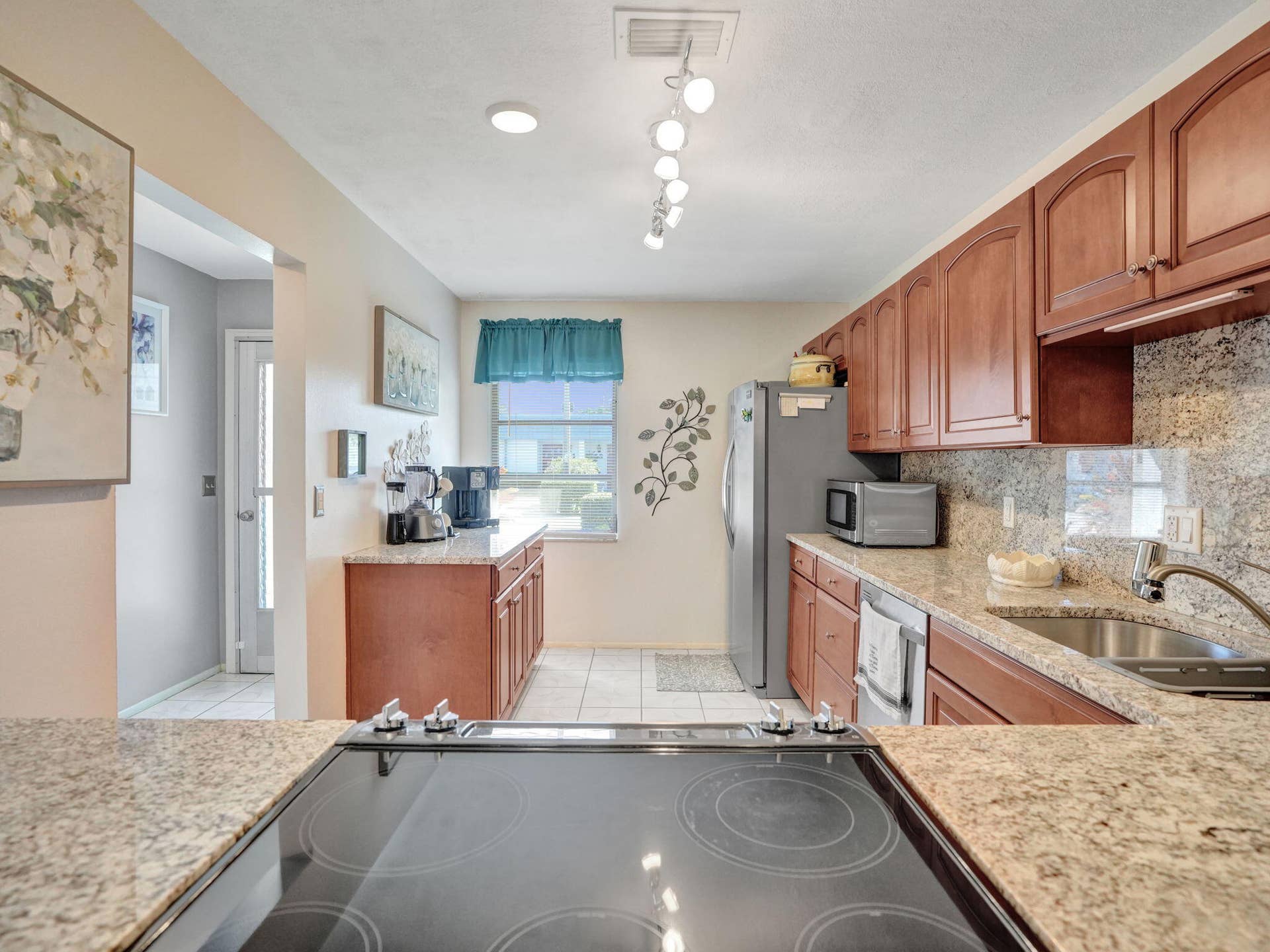 41-web-or-mls-DSC07997 2886 Fernley Dr E