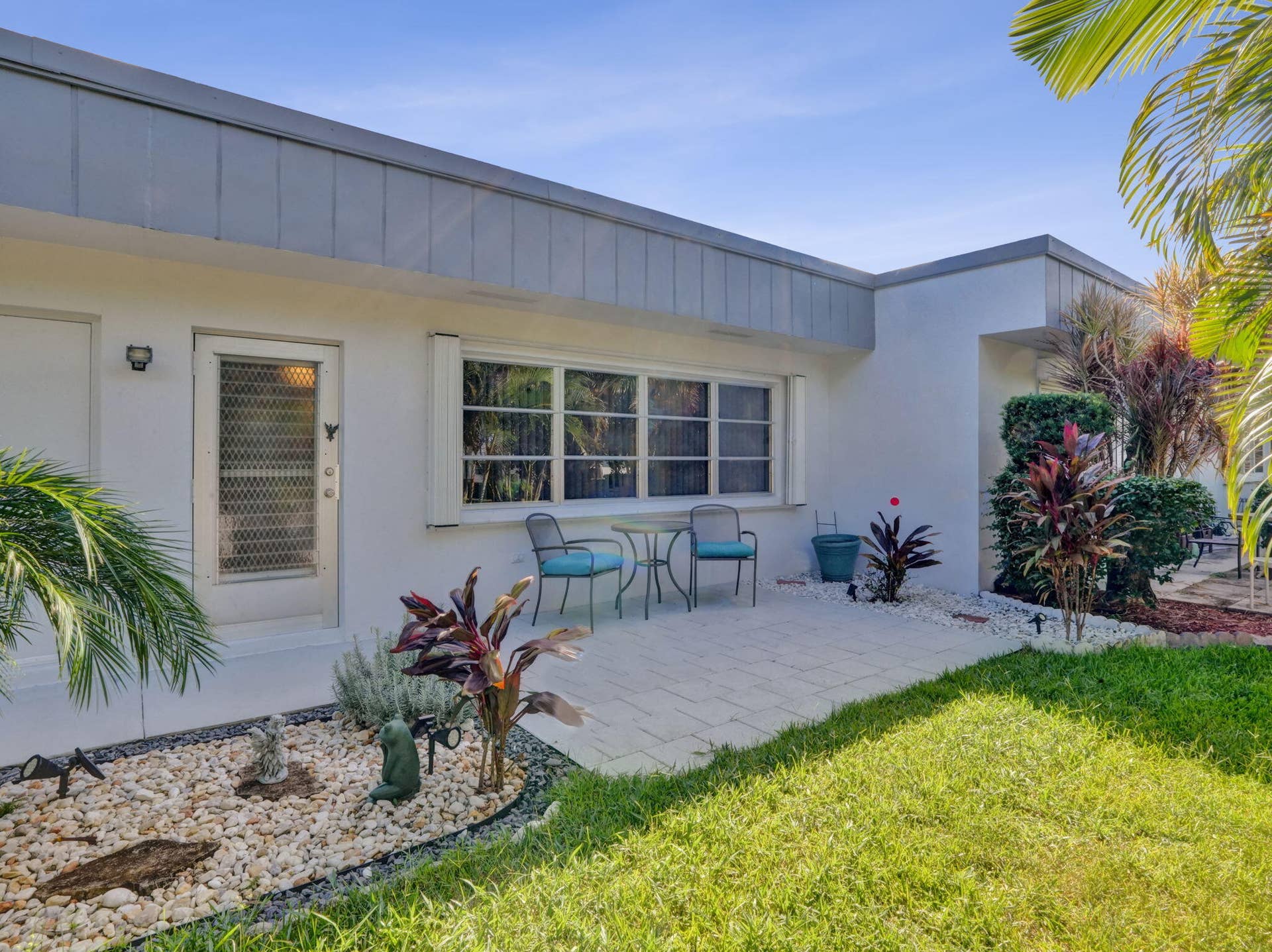 38-web-or-mls-DSC079882886 Fernley Dr E