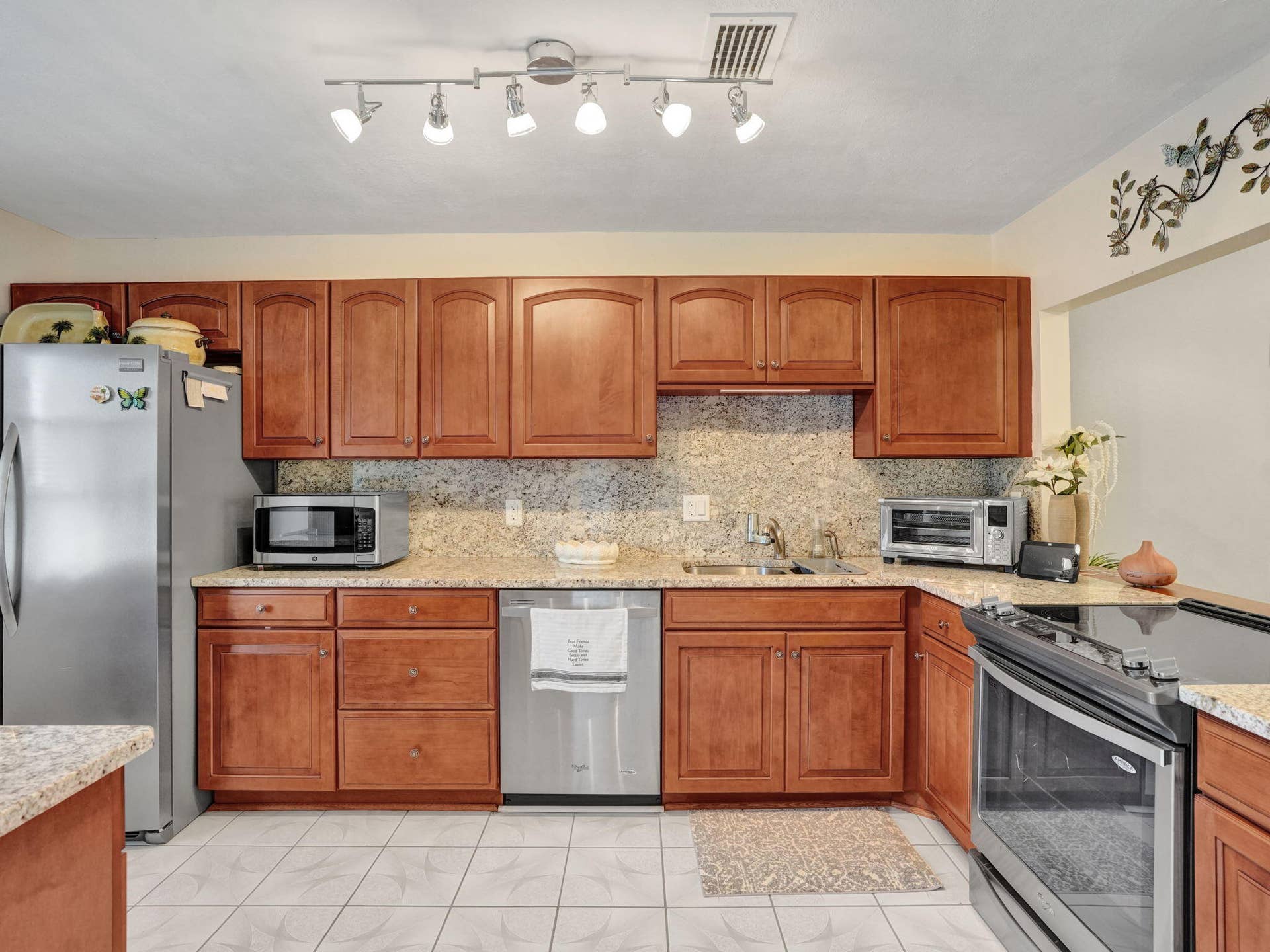 8-web-or-mls-DSC07898 2886 Fernley Dr E