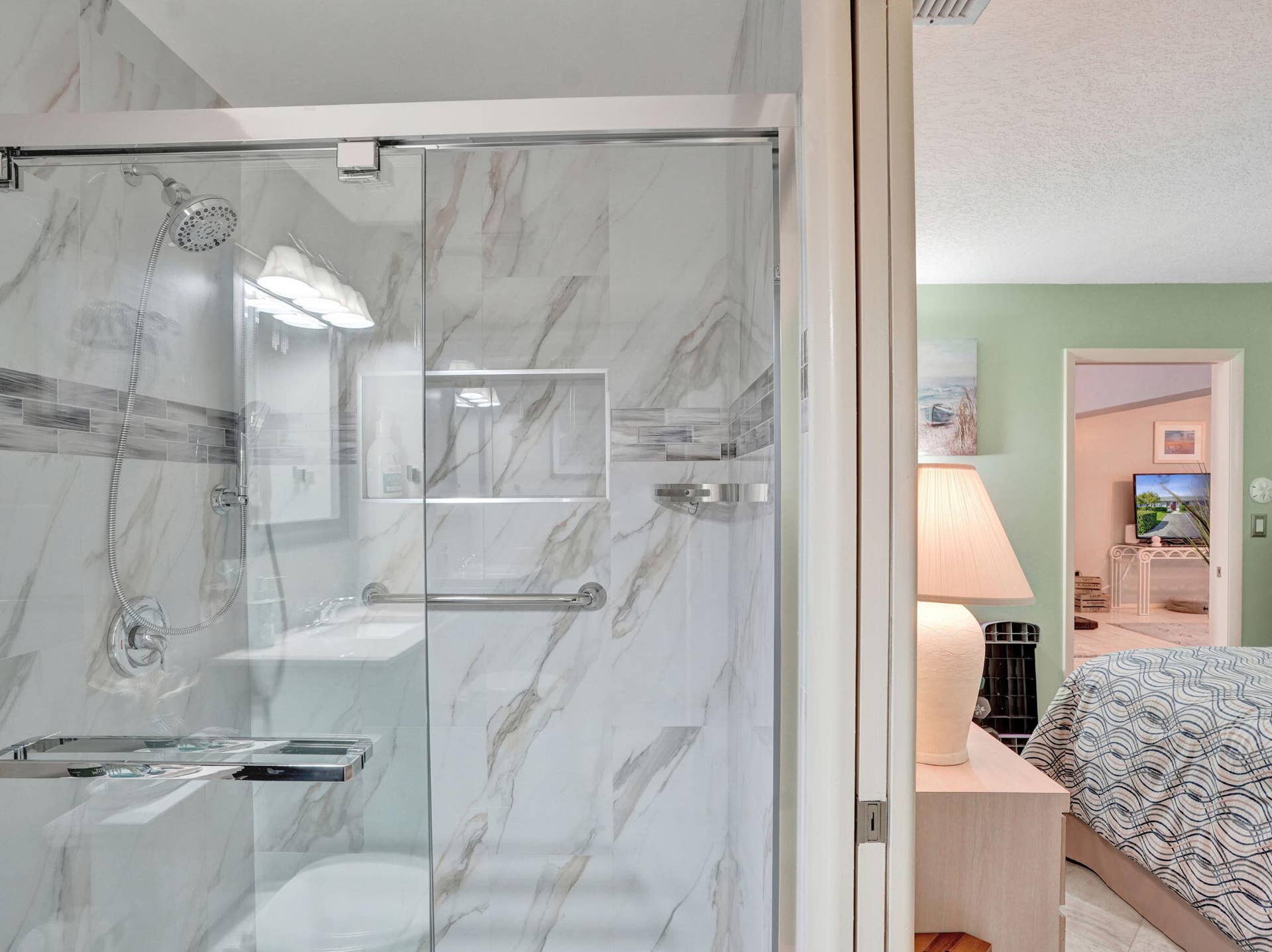 25-web-or-mls-DSC07949 2886 Fernley Dr E