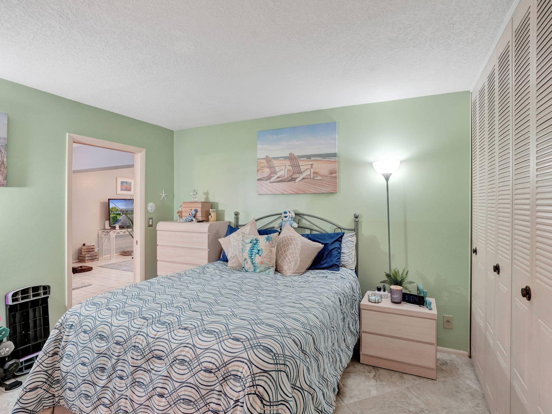 22-web-or-mls-DSC07940 2886 Fernley Dr E