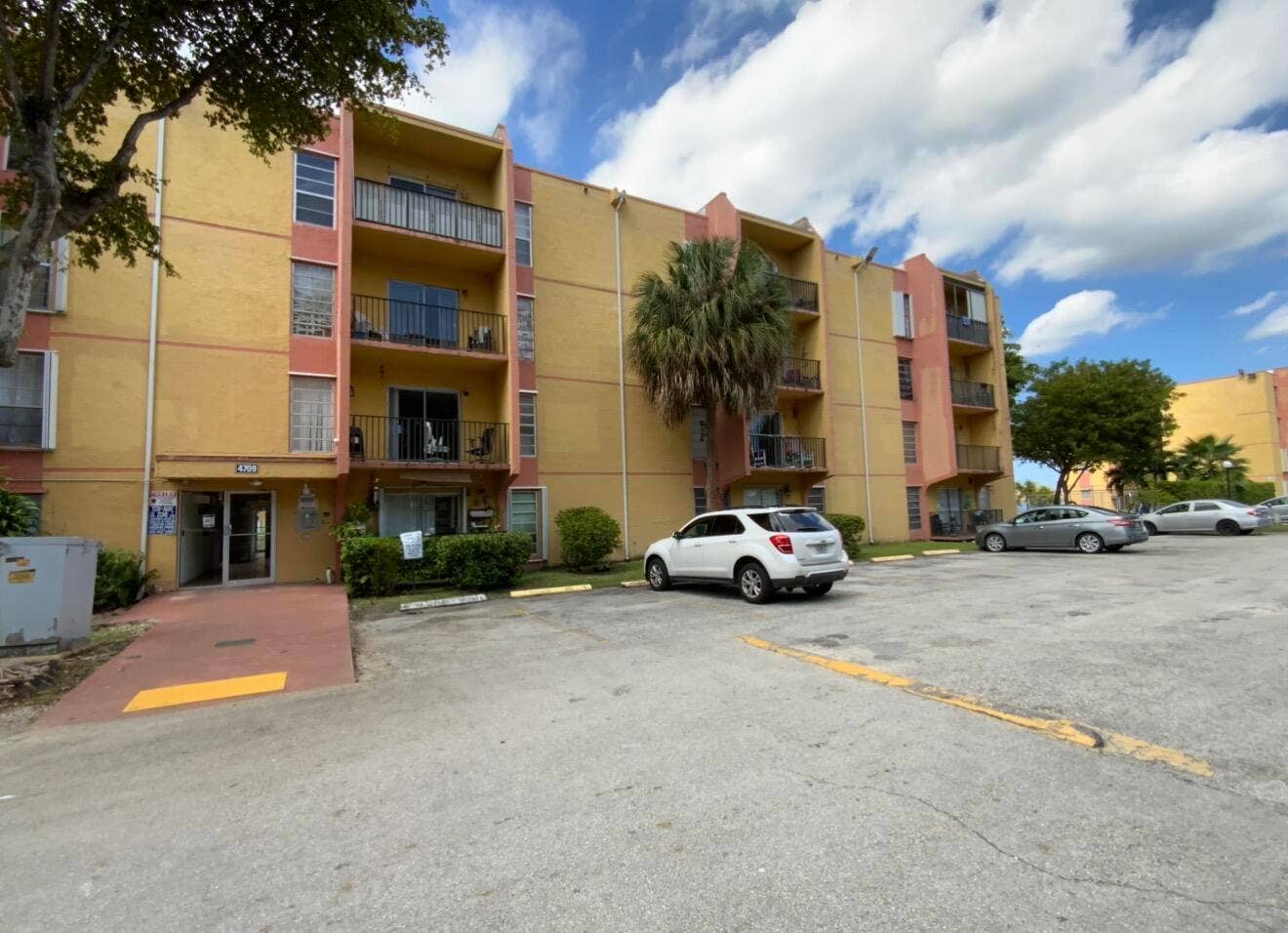 4709 NW 7th Street, #109-9, Miami, FL 33126 IMG_7307