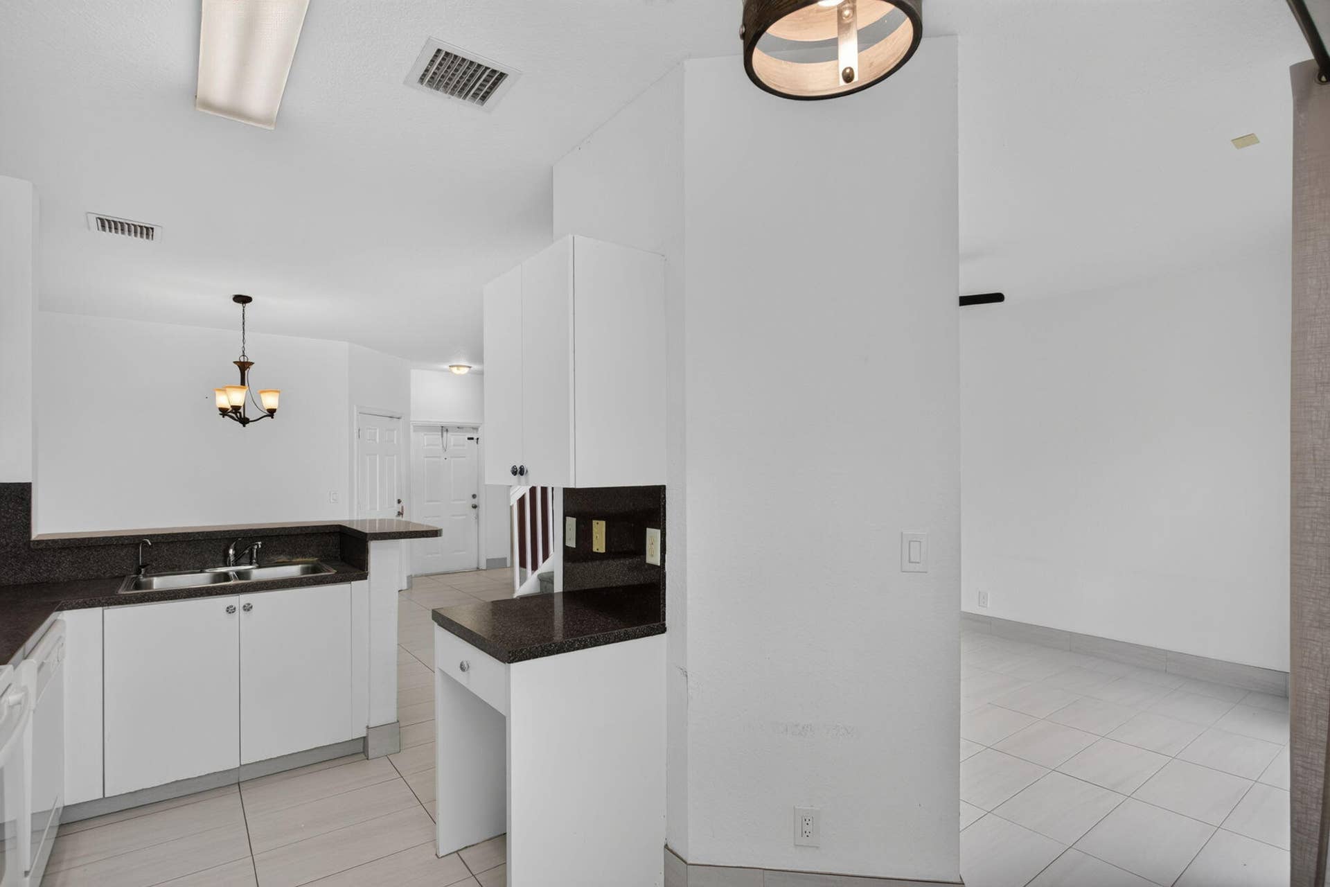4040 NW 90TH Way, Sunrise, FL 33351 15-web-or-mls-4040-15