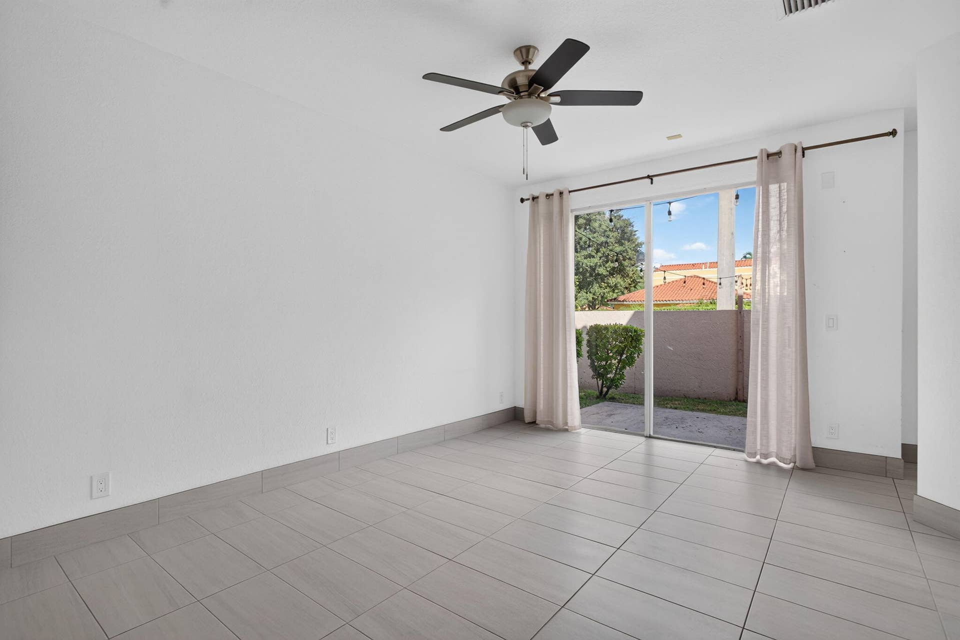 4040 NW 90TH Way, Sunrise, FL 33351 10-web-or-mls-4040-10