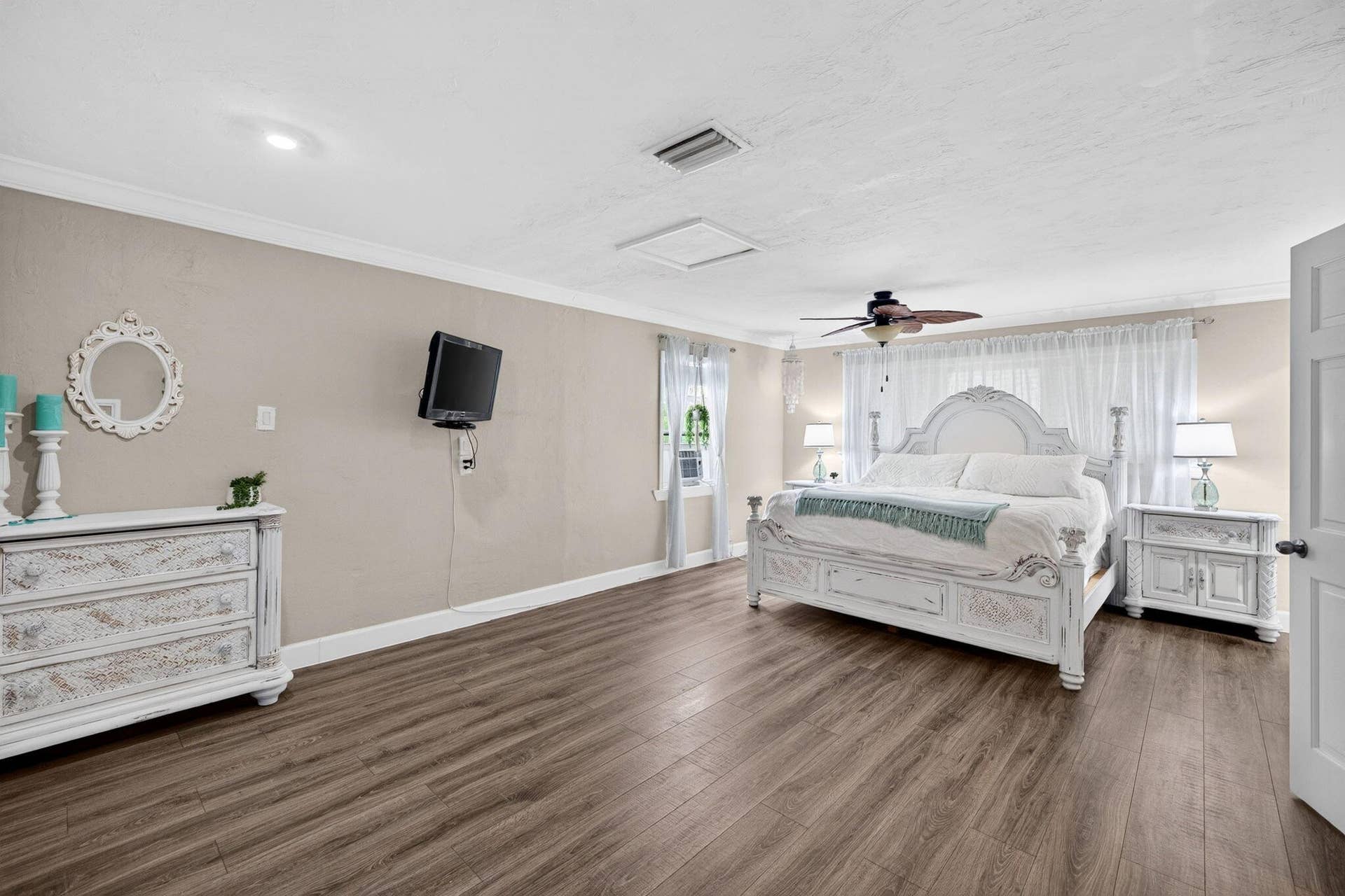 Oversized primary bedroom