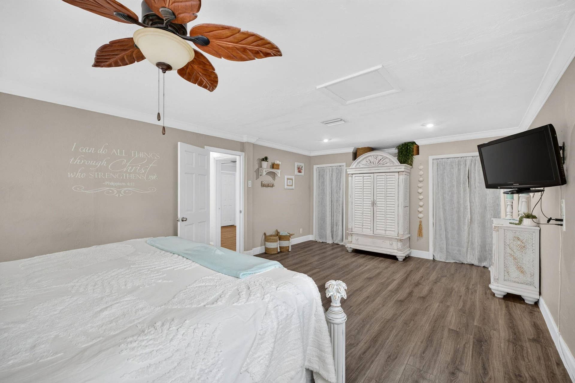 Oversized primary bedroom