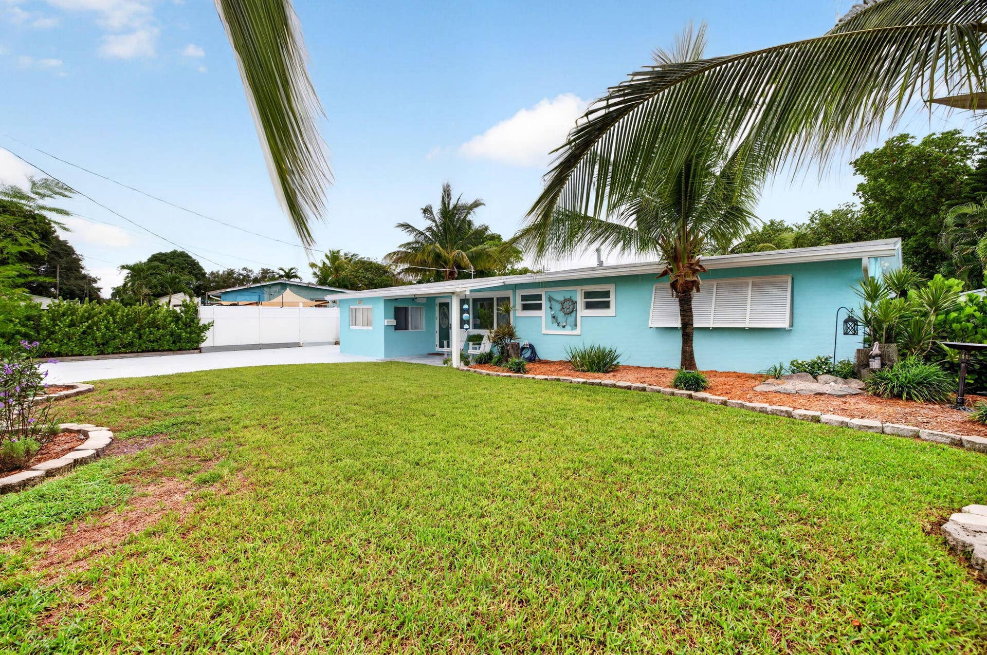 Large front yard with tropical plants