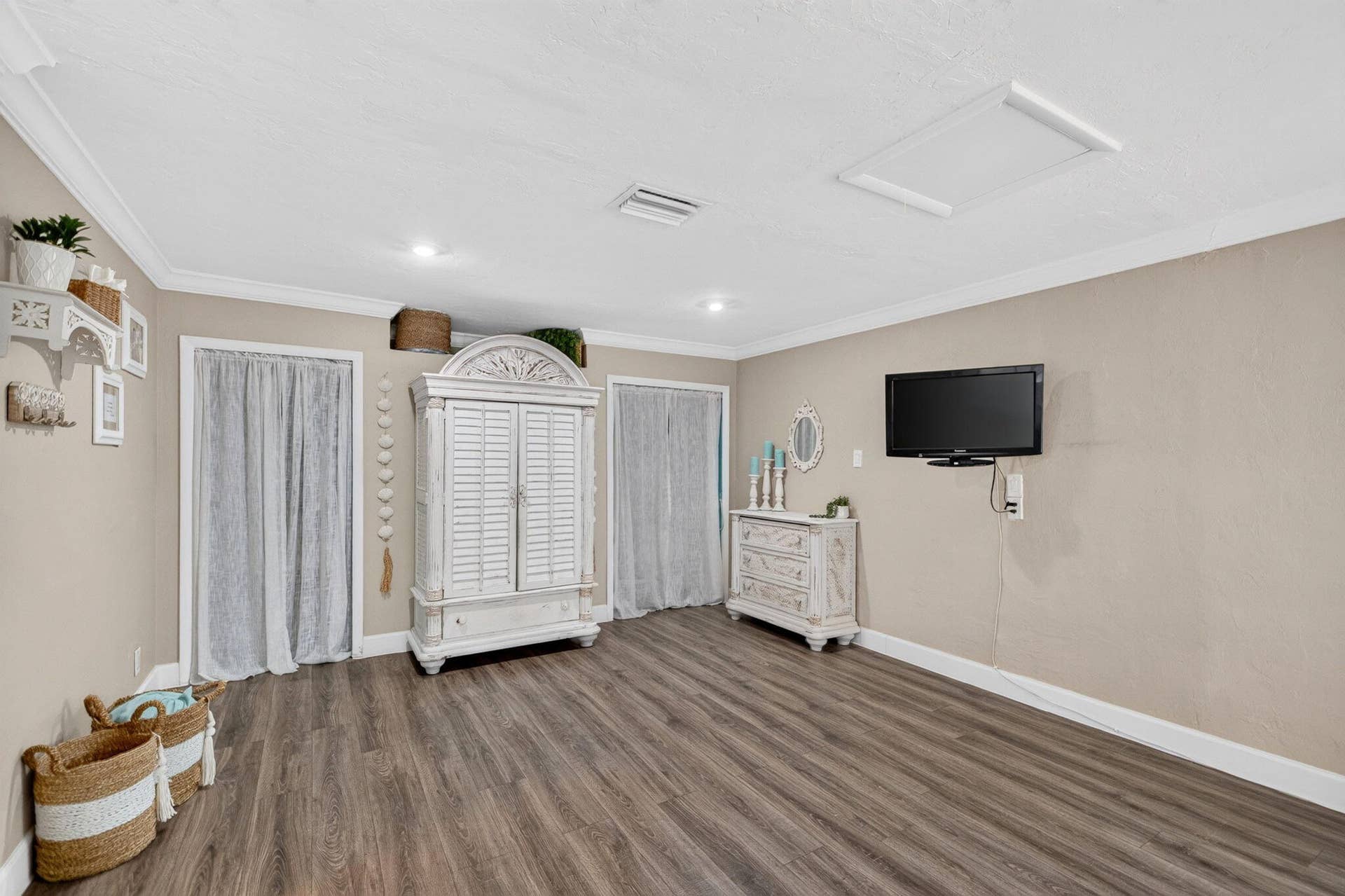 Sitting area in primary bedroom
