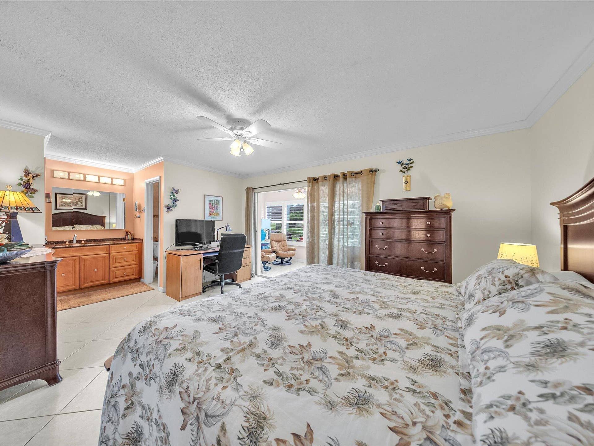 380 HIGH POINT Boulevard, #B, Delray Beach, FL 33445 19-DSC9936