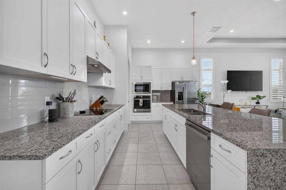 8605 SW CANTANTE Way, Port St Lucie, FL 34987 20260820012732020535000000-o
