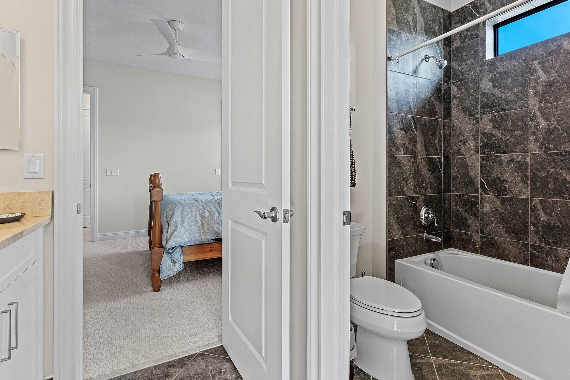 7239 NW 26TH Way, Boca Raton, FL 33496 Bathroom jack n jill