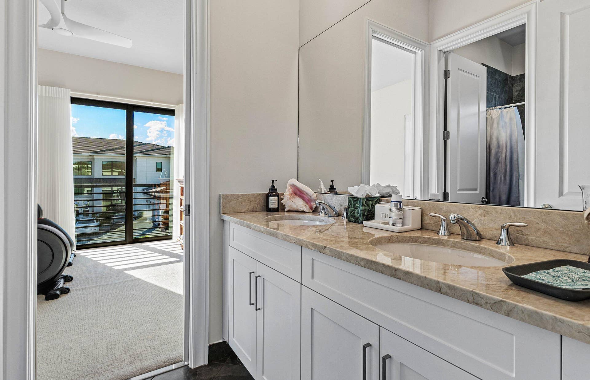 7239 NW 26TH Way, Boca Raton, FL 33496 Bathroom jack n jill