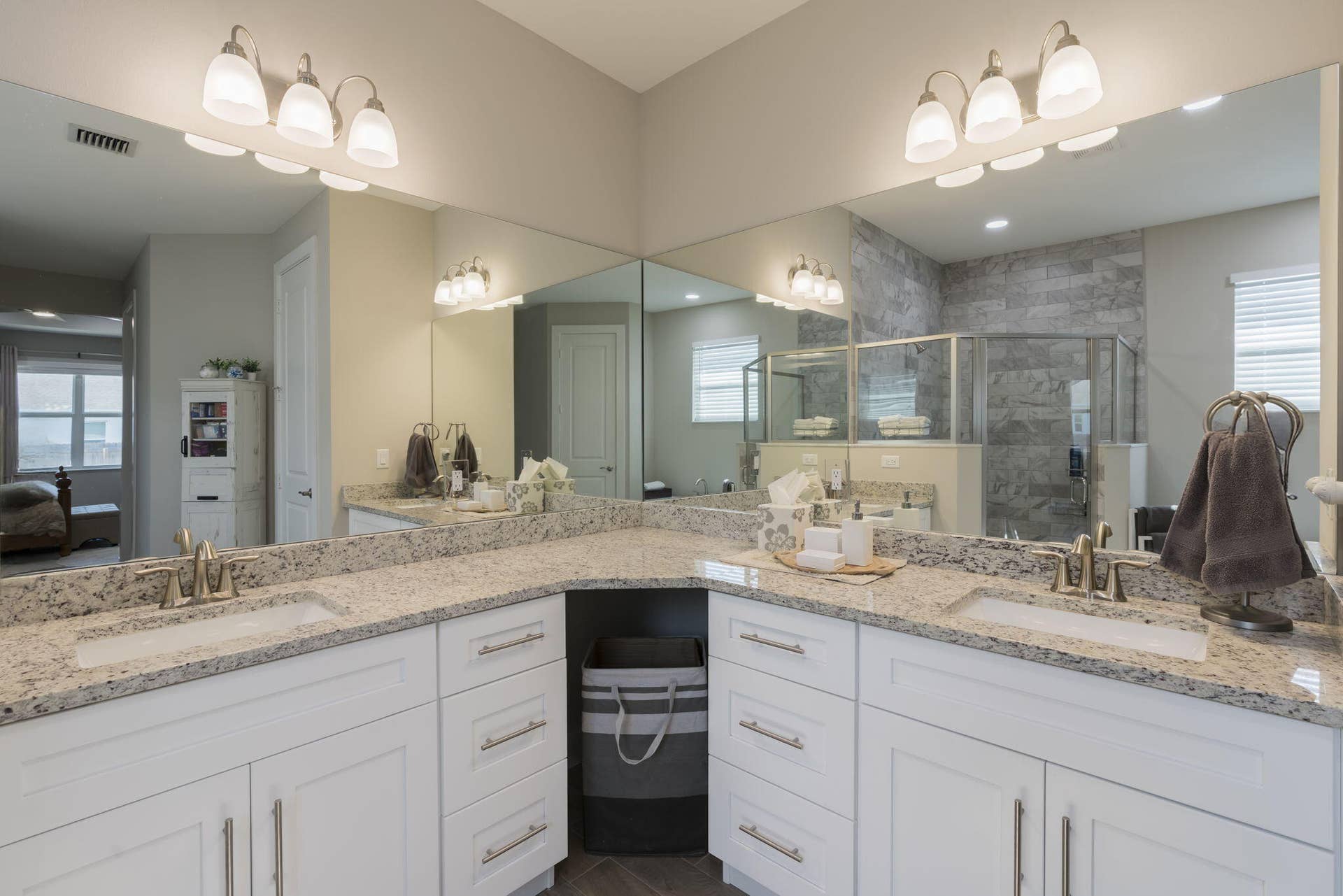 4037 SW MCINTOSH Street, Port St Lucie, FL 34953 31-web-or-mls-iPixx_01_22