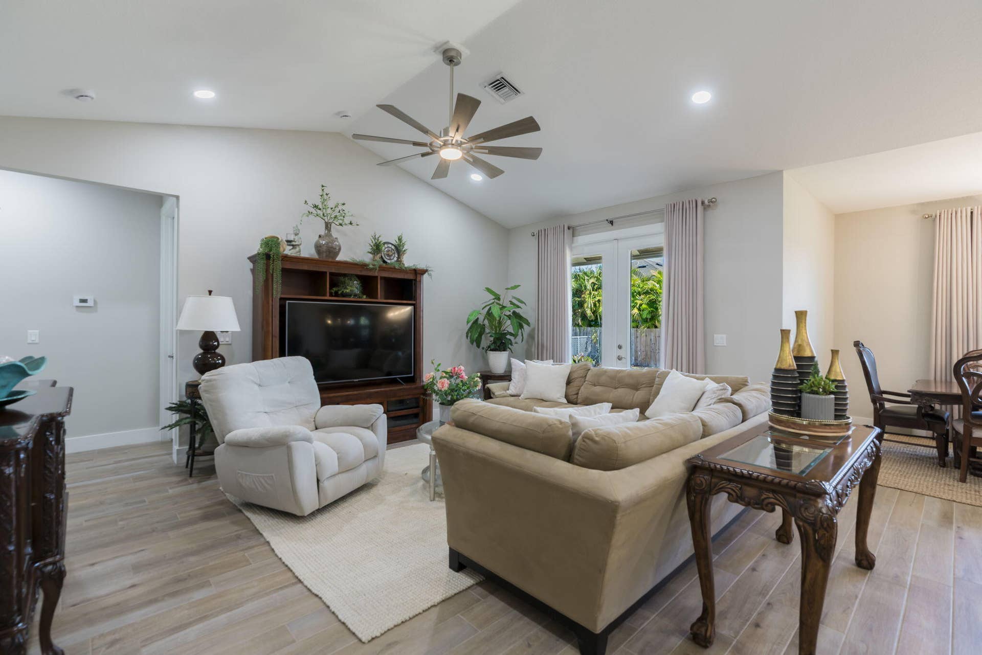 4037 SW MCINTOSH Street, Port St Lucie, FL 34953 20-web-or-mls-iPixx_01_11