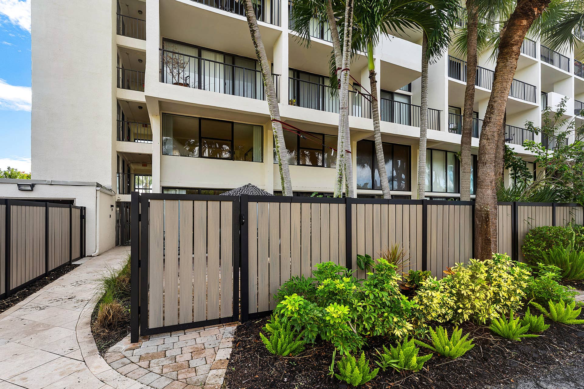 1830 EMBASSY Drive, #112, West Palm Beach, FL 33401 025-1830EmbassyDrive-112-WestPalmBeach-F