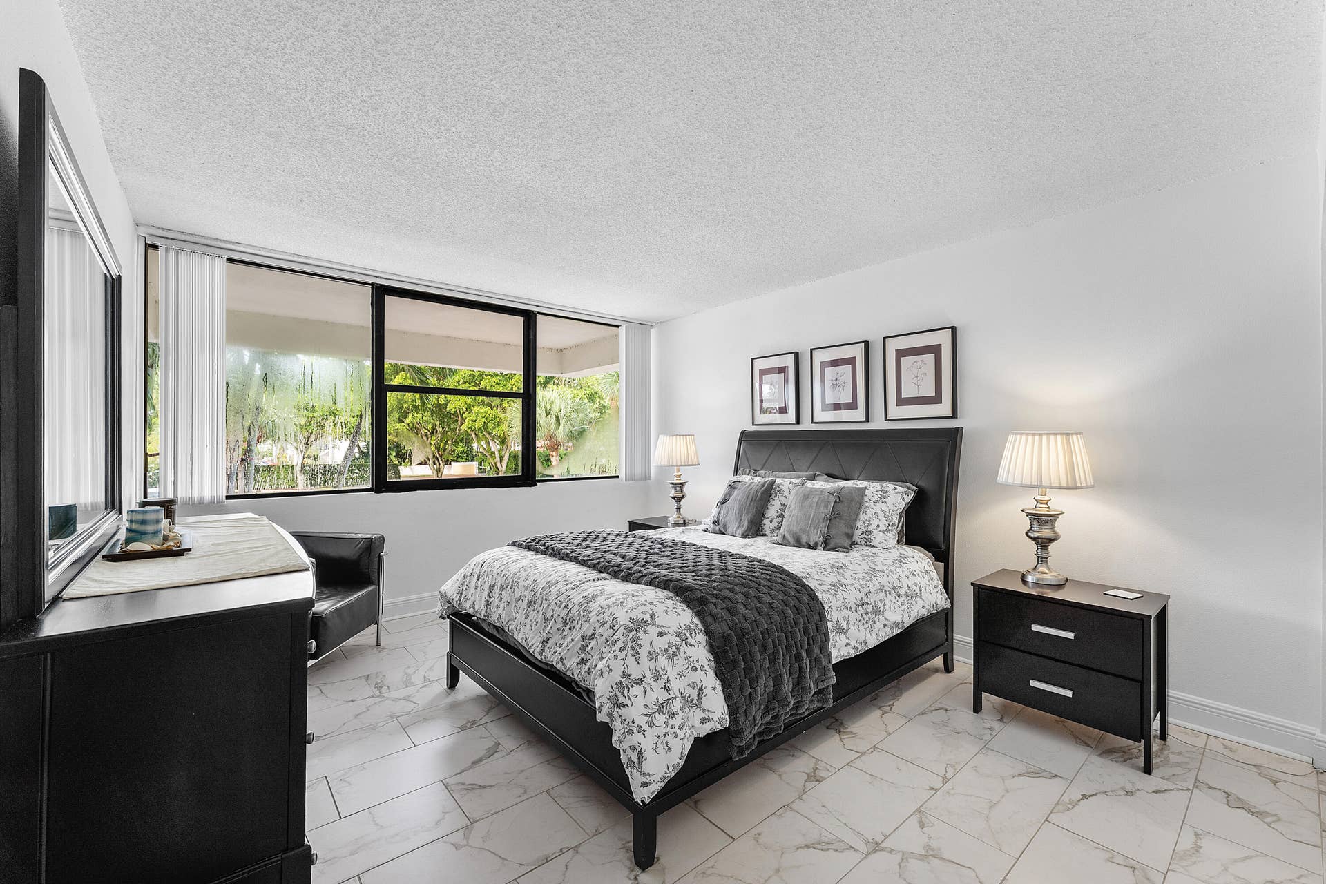 015-1830EmbassyDrive-112-WestPalmBeach-F