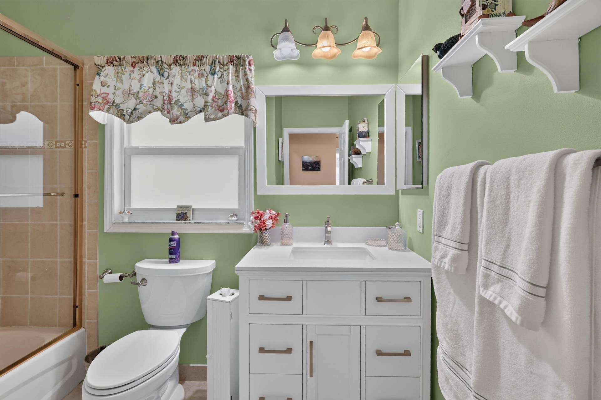 109 NW BAYCREST Court, Port St Lucie, FL 34986 Guest Bathroom