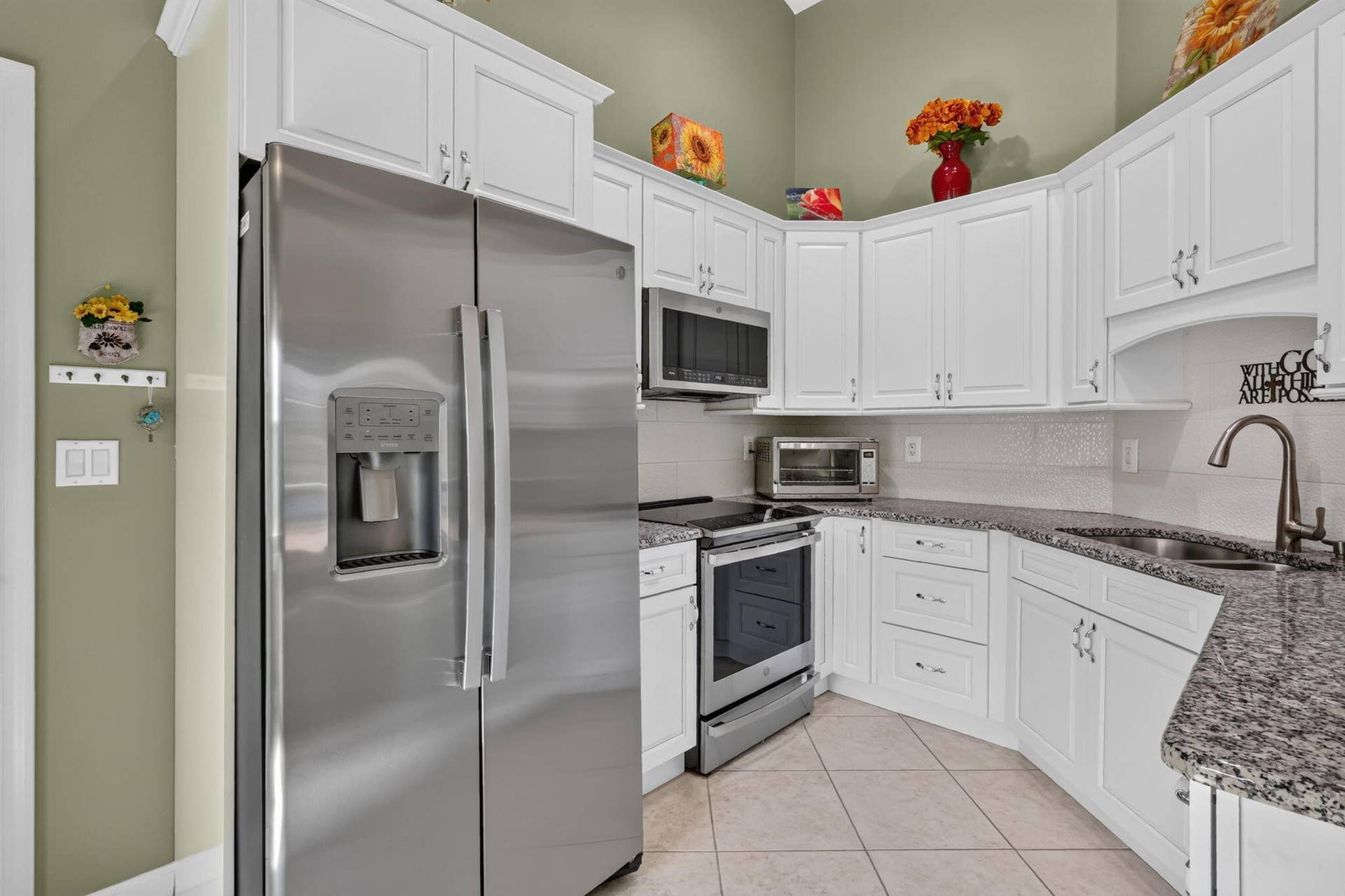 109 NW BAYCREST Court, Port St Lucie, FL 34986 Kitchen