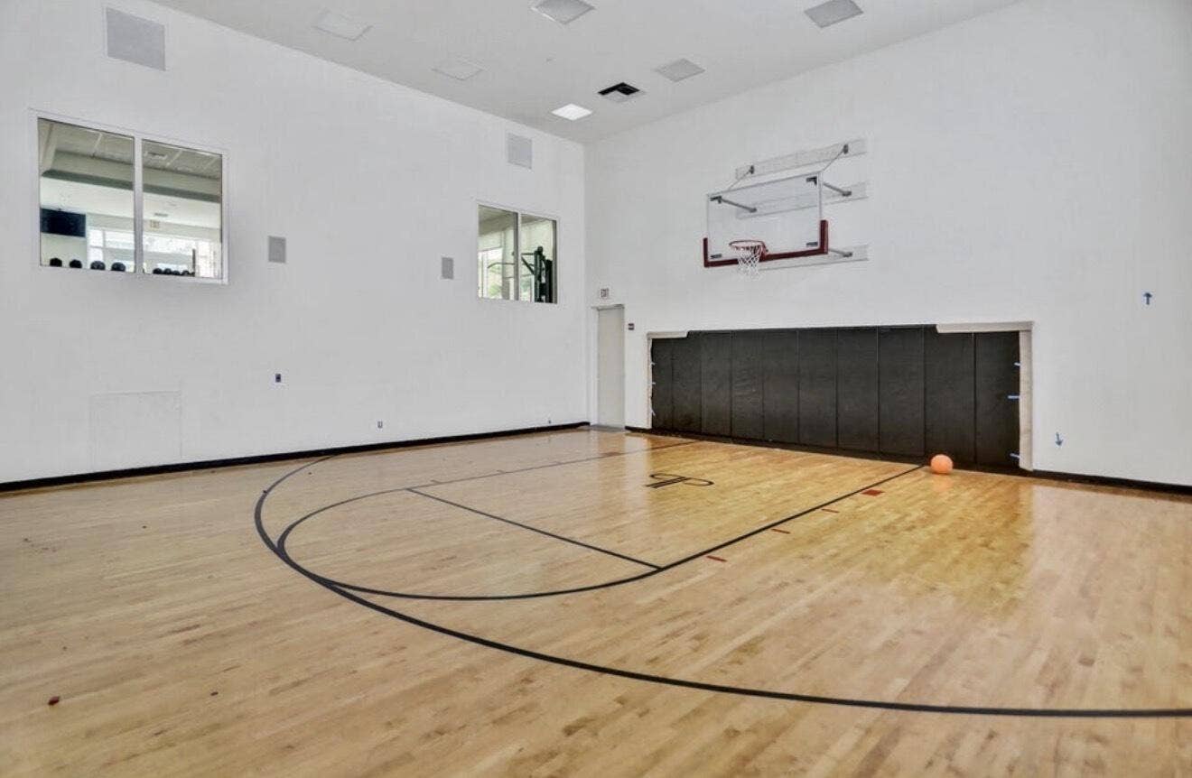 99 SE Mizner Boulevard, #627, Boca Raton, FL 33432 Basketball court
