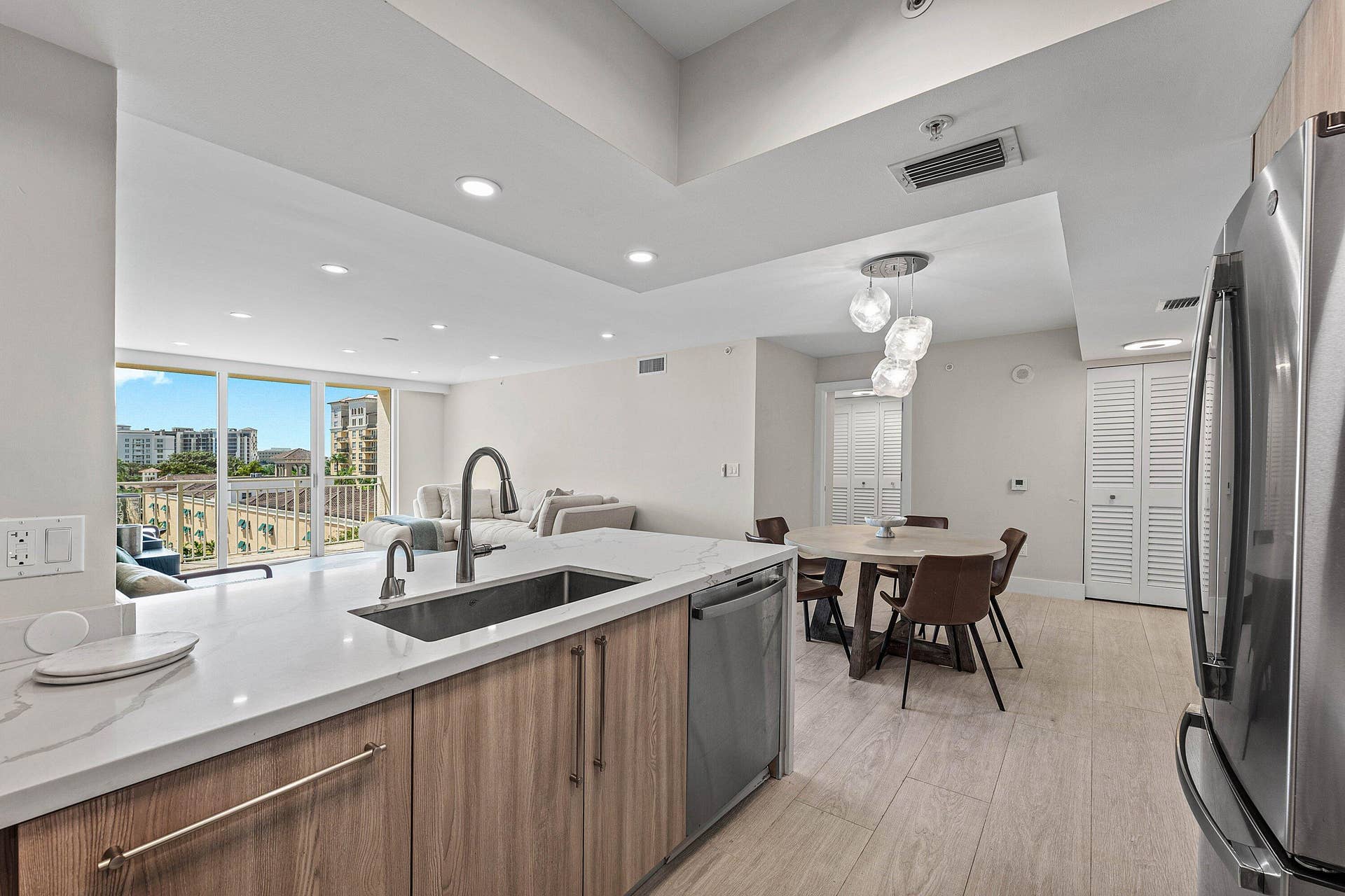 99 SE Mizner Boulevard, #627, Boca Raton, FL 33432 Kitchen