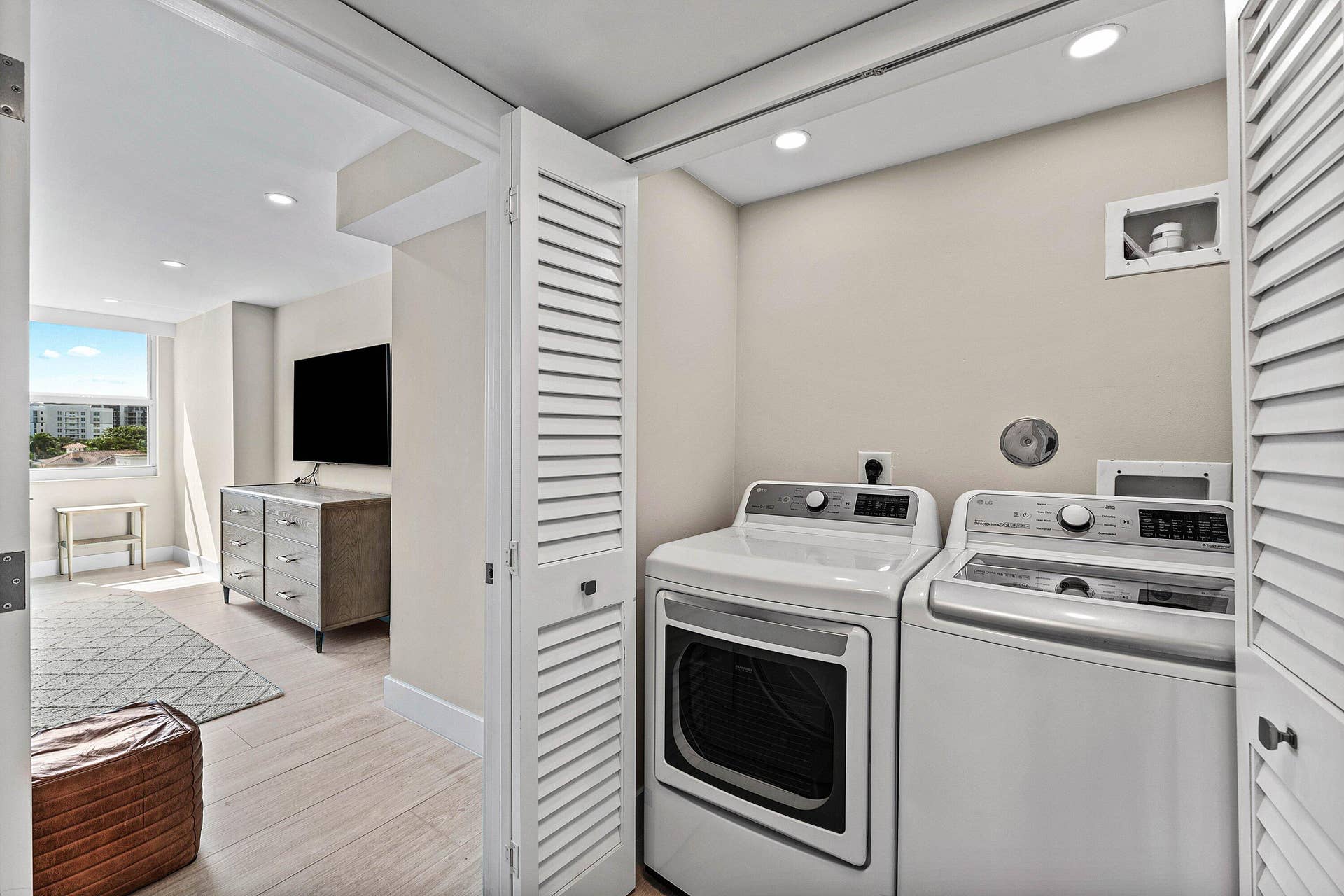99 SE Mizner Boulevard, #627, Boca Raton, FL 33432 Laundry