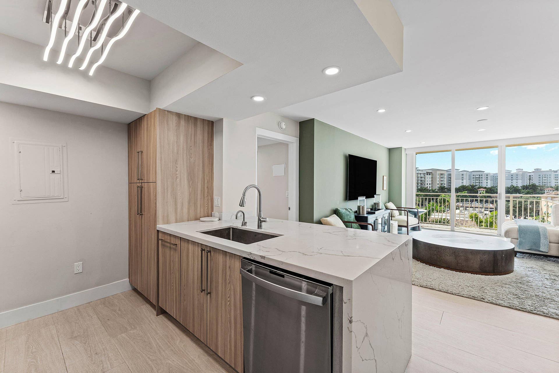 99 SE Mizner Boulevard, #627, Boca Raton, FL 33432 Kitchen
