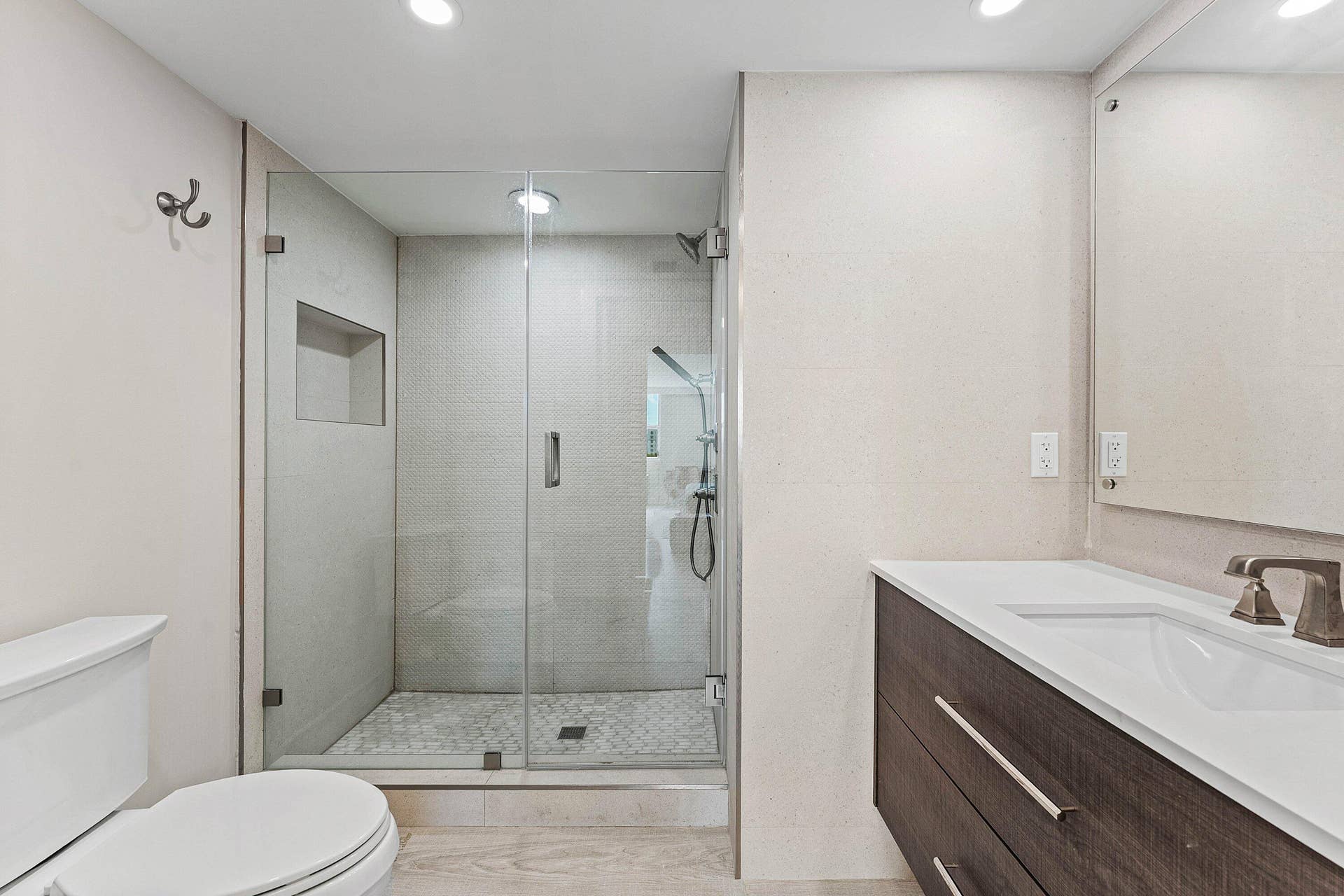 99 SE Mizner Boulevard, #627, Boca Raton, FL 33432 Second bath