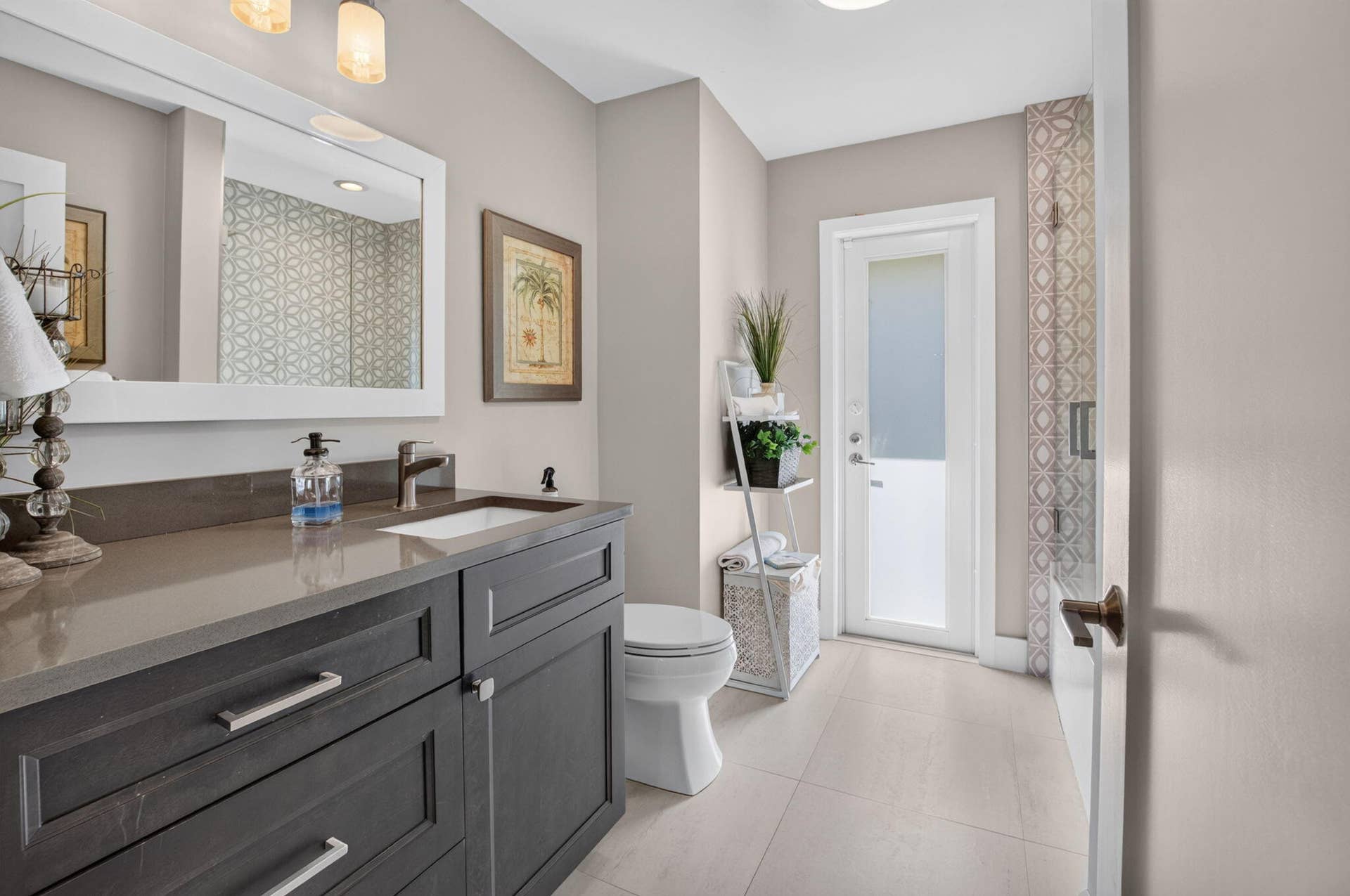 2321 SPANISH Trail, Delray Beach, FL 33483 UPDATED BEAUTIFUL CABANA BATH