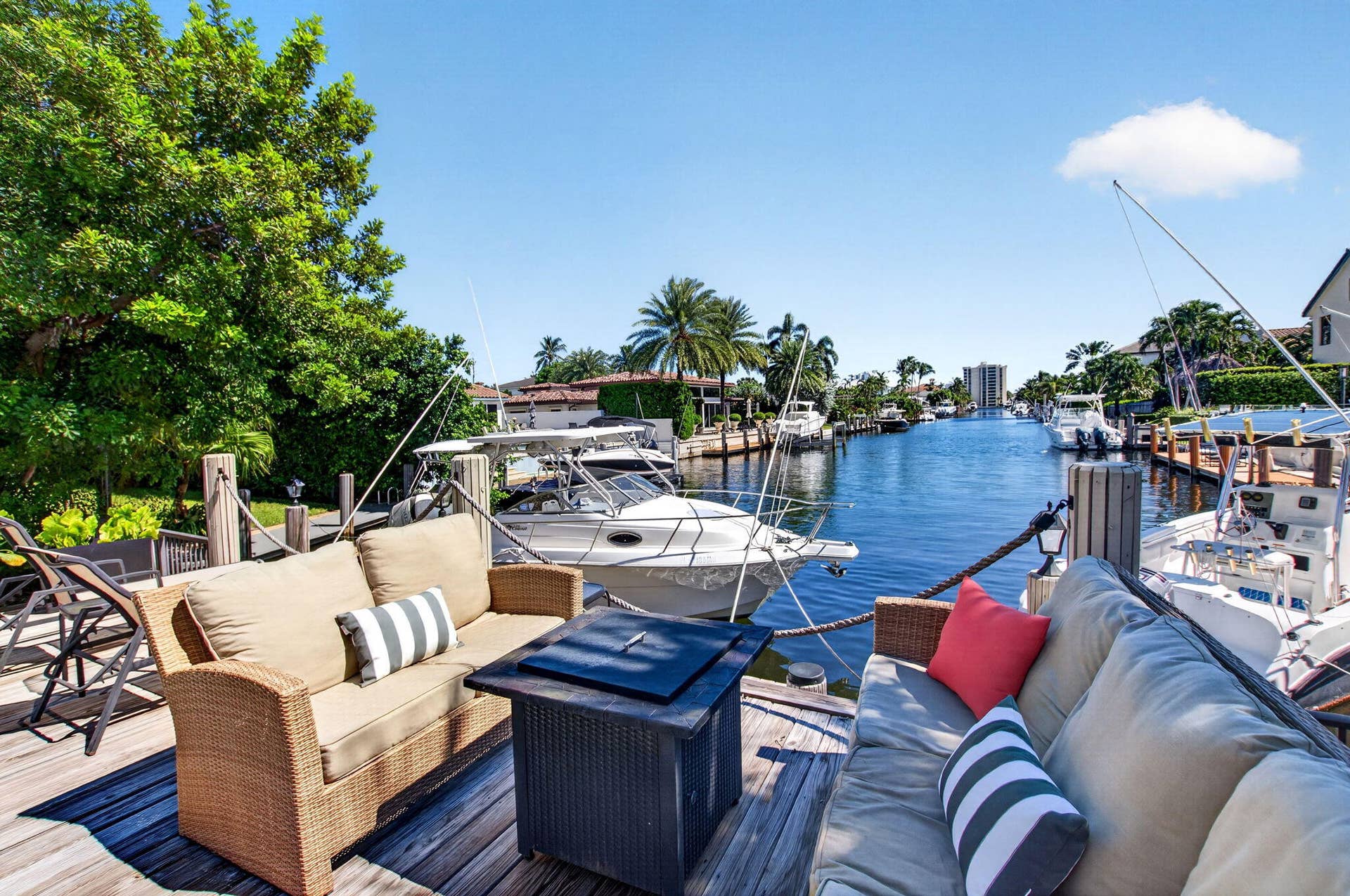 2321 SPANISH Trail, Delray Beach, FL 33483 ENTERTAIN WITH SPECTACULAR VIEWS