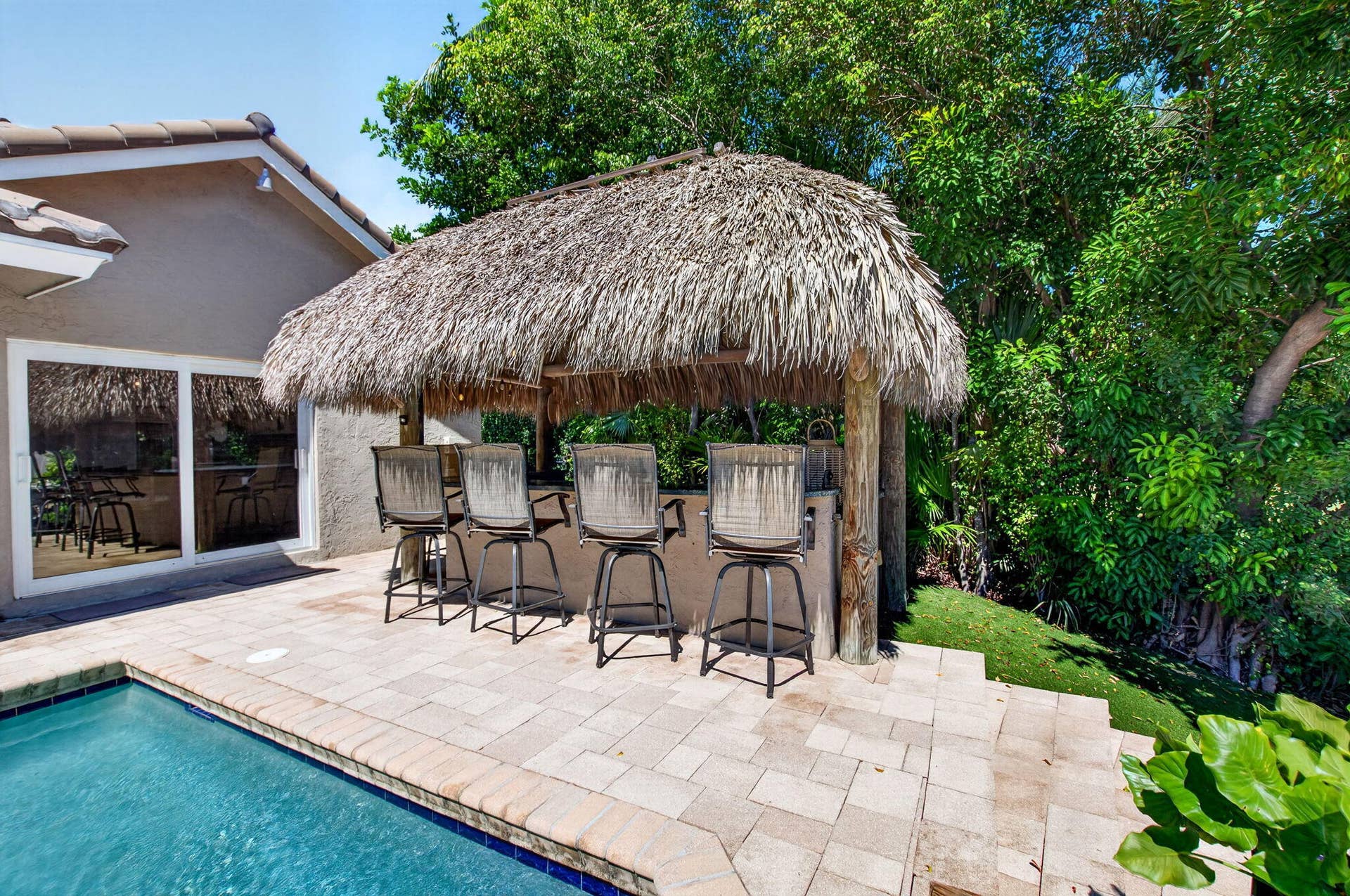 2321 SPANISH Trail, Delray Beach, FL 33483 THATCH PALM TIKI HUT BAR