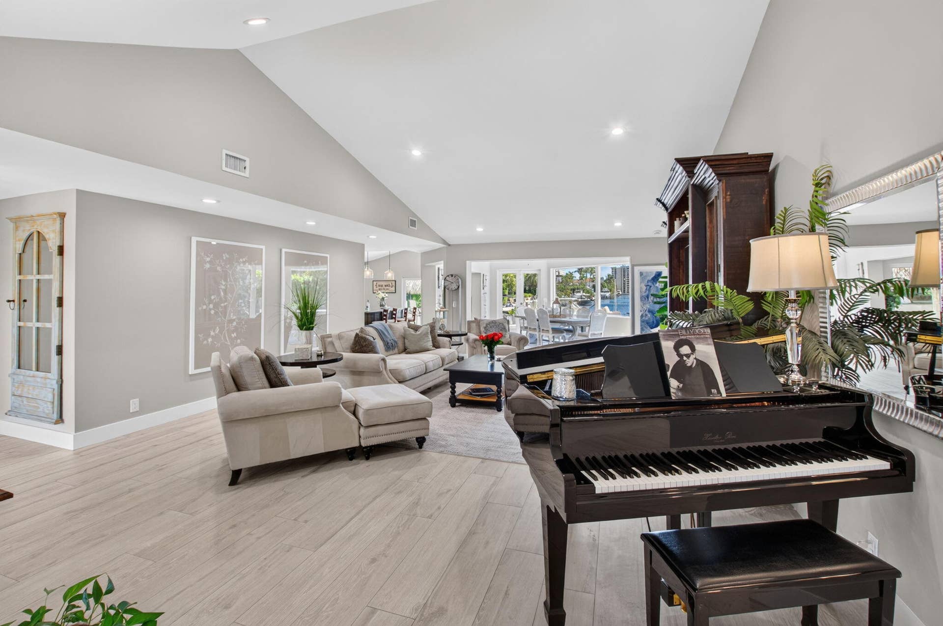 2321 SPANISH Trail, Delray Beach, FL 33483 LARGE LIVING SPACE