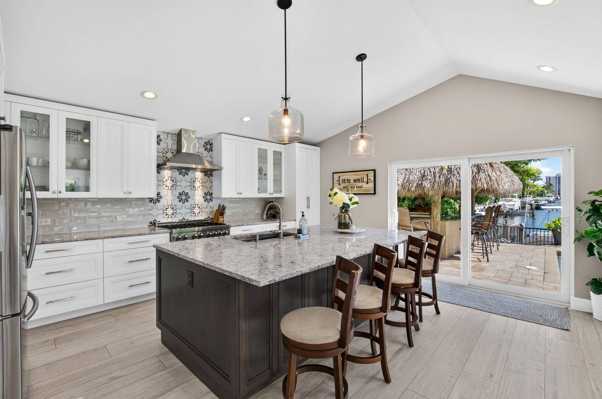 2321 SPANISH Trail, Delray Beach, FL 33483 SPACIOUS BRIGHT KITCHEN WITH SEATING
