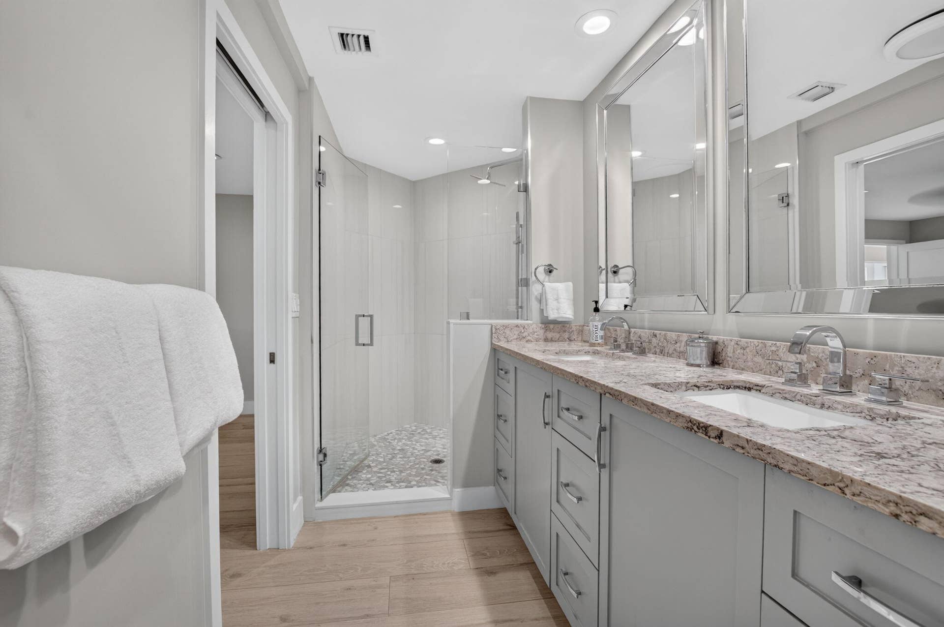 2321 SPANISH Trail, Delray Beach, FL 33483 UPDATED MASTER WITH STAND-UP SHOWER