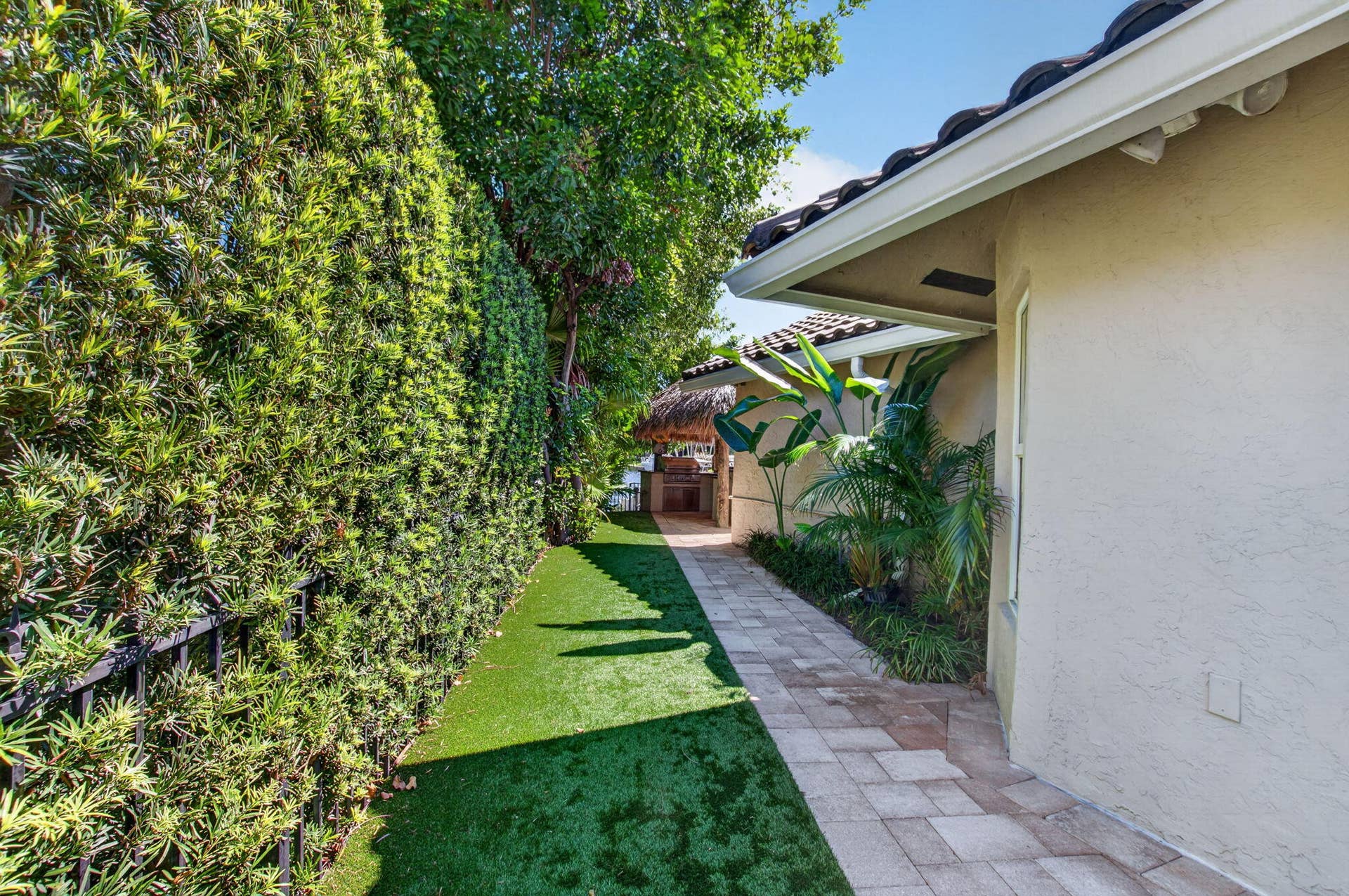 2321 SPANISH Trail, Delray Beach, FL 33483 SIDE YARD PATH