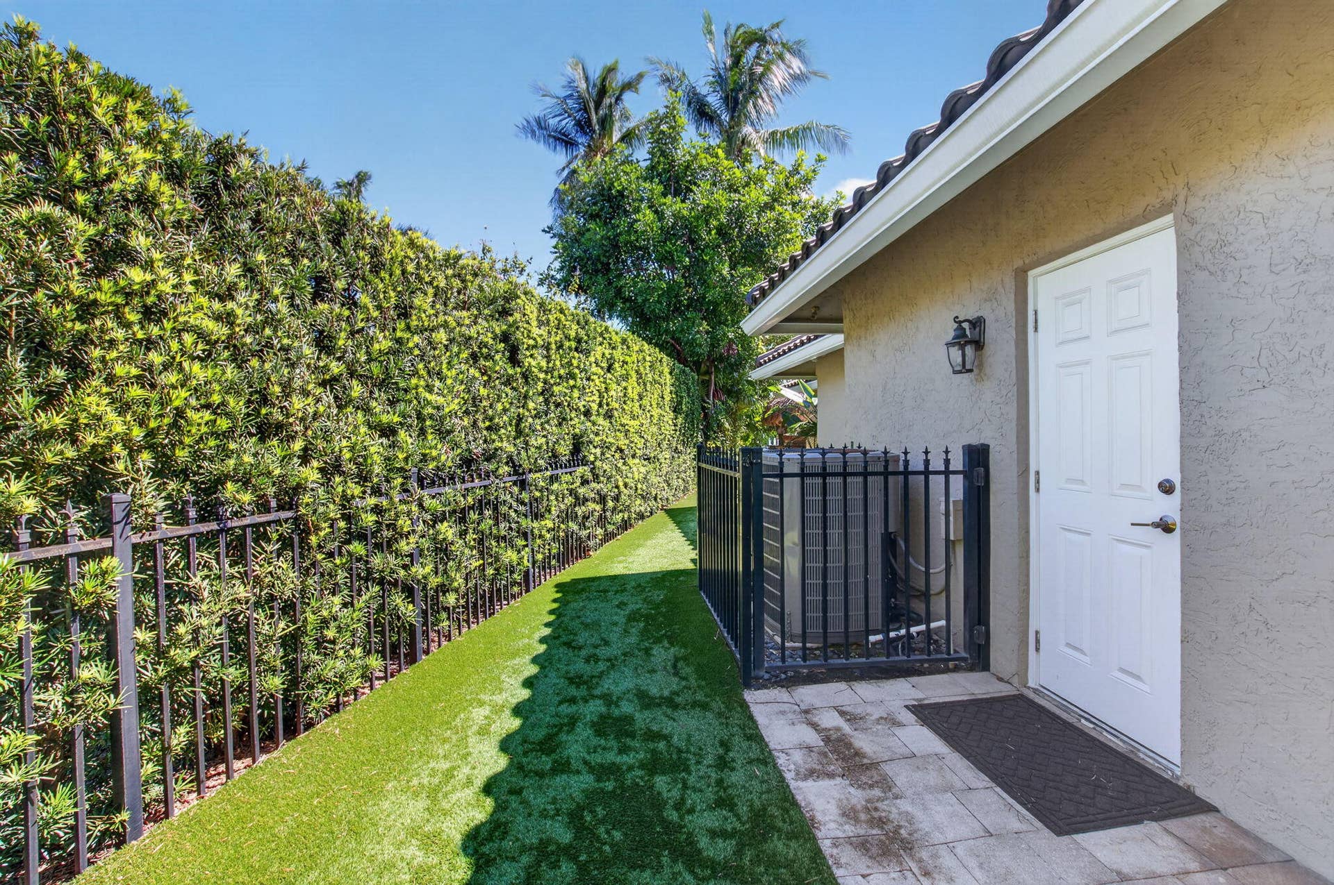2321 SPANISH Trail, Delray Beach, FL 33483 SIDE YARD WITH TURF