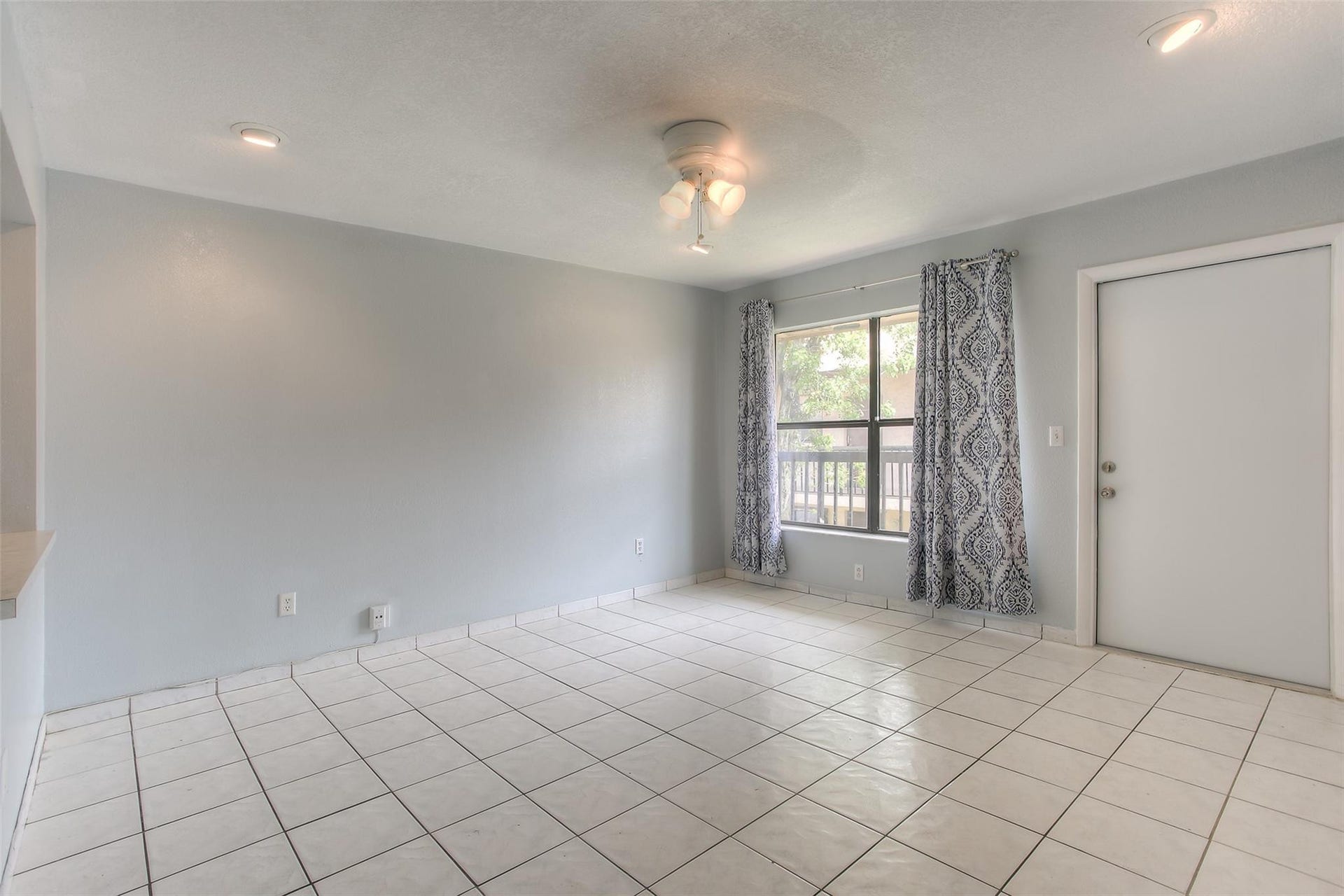 2500 W 67TH Place, #22-26, Hialeah, FL 33016 Photo 4