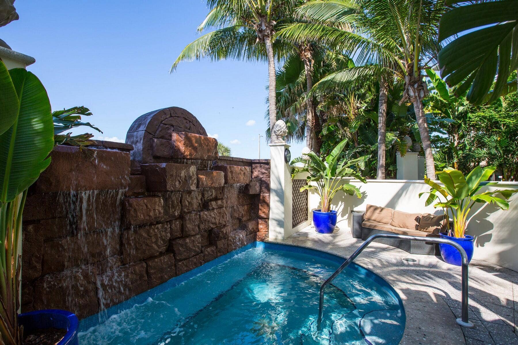 3500 Ocean Drive, #323, Vero Beach, FL 32963 Penthouse Unit - Vero Beach Hotel and Re