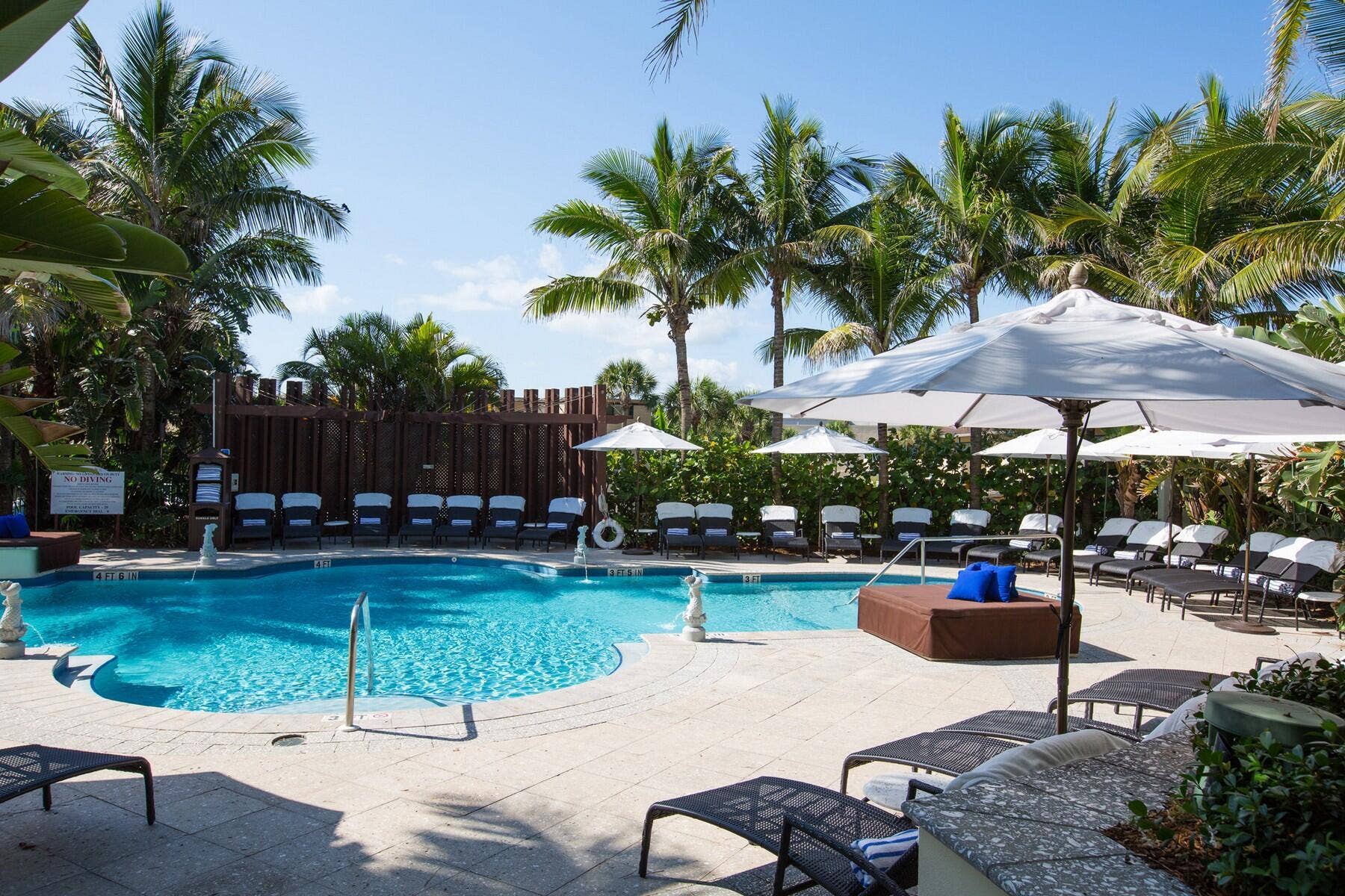 3500 Ocean Drive, #323, Vero Beach, FL 32963 Penthouse Unit - Vero Beach Hotel and Re