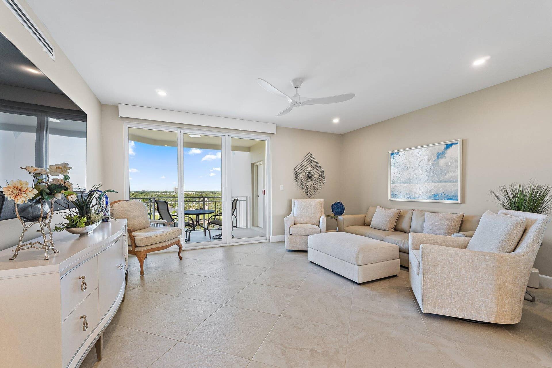 Den Area or can be Converted to 3rd Bedroom