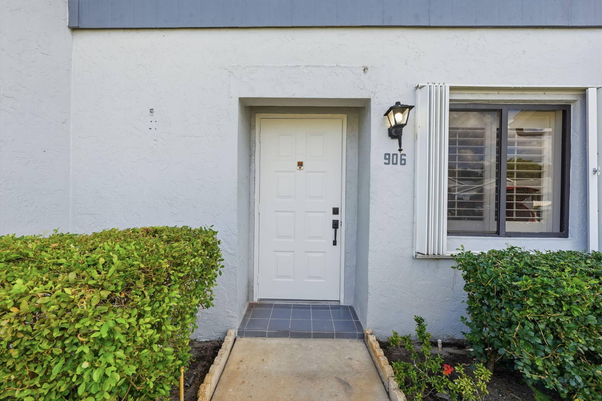 2641 Gately Drive W, #906, West Palm Beach, FL 33415 Front door