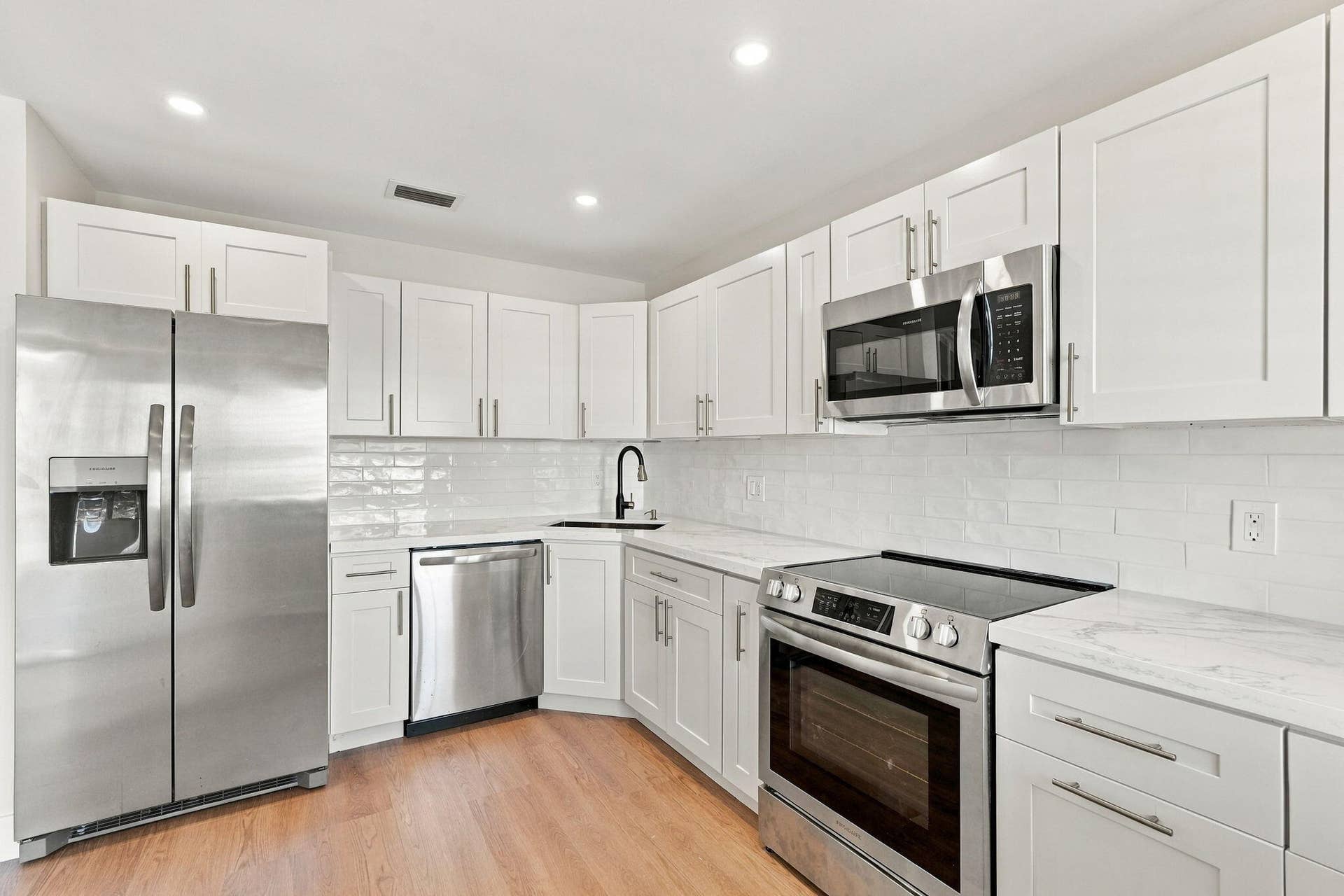 2641 Gately Drive W, #906, West Palm Beach, FL 33415 Kitchen