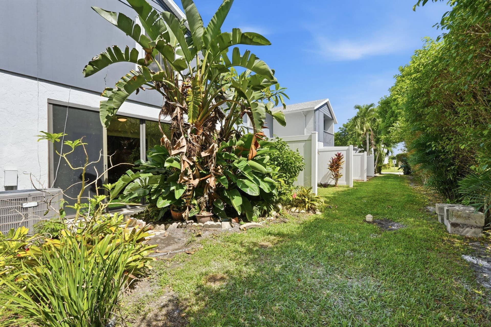 2641 Gately Drive W, #906, West Palm Beach, FL 33415 Backyard