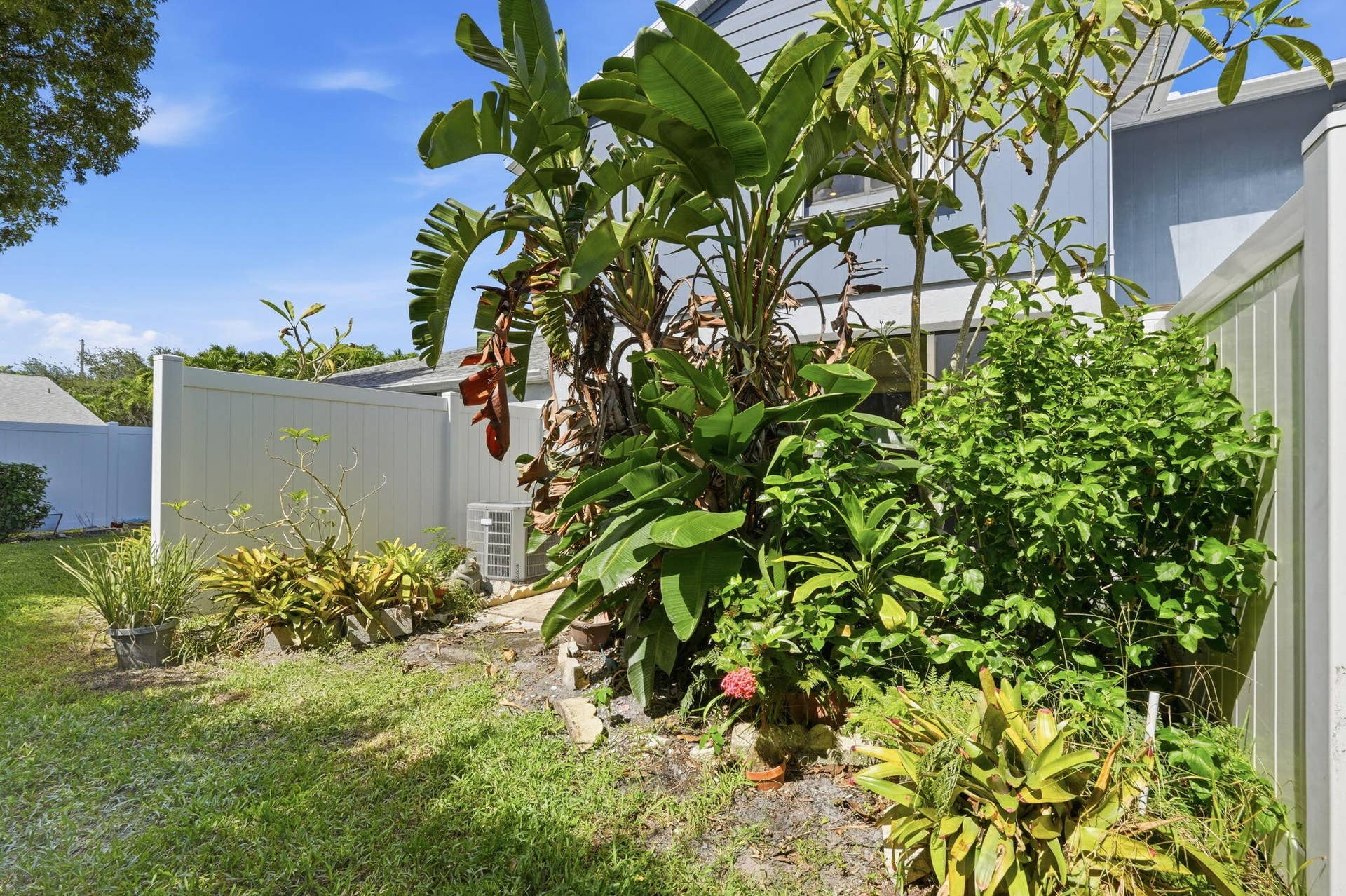 2641 Gately Drive W, #906, West Palm Beach, FL 33415 Backyard