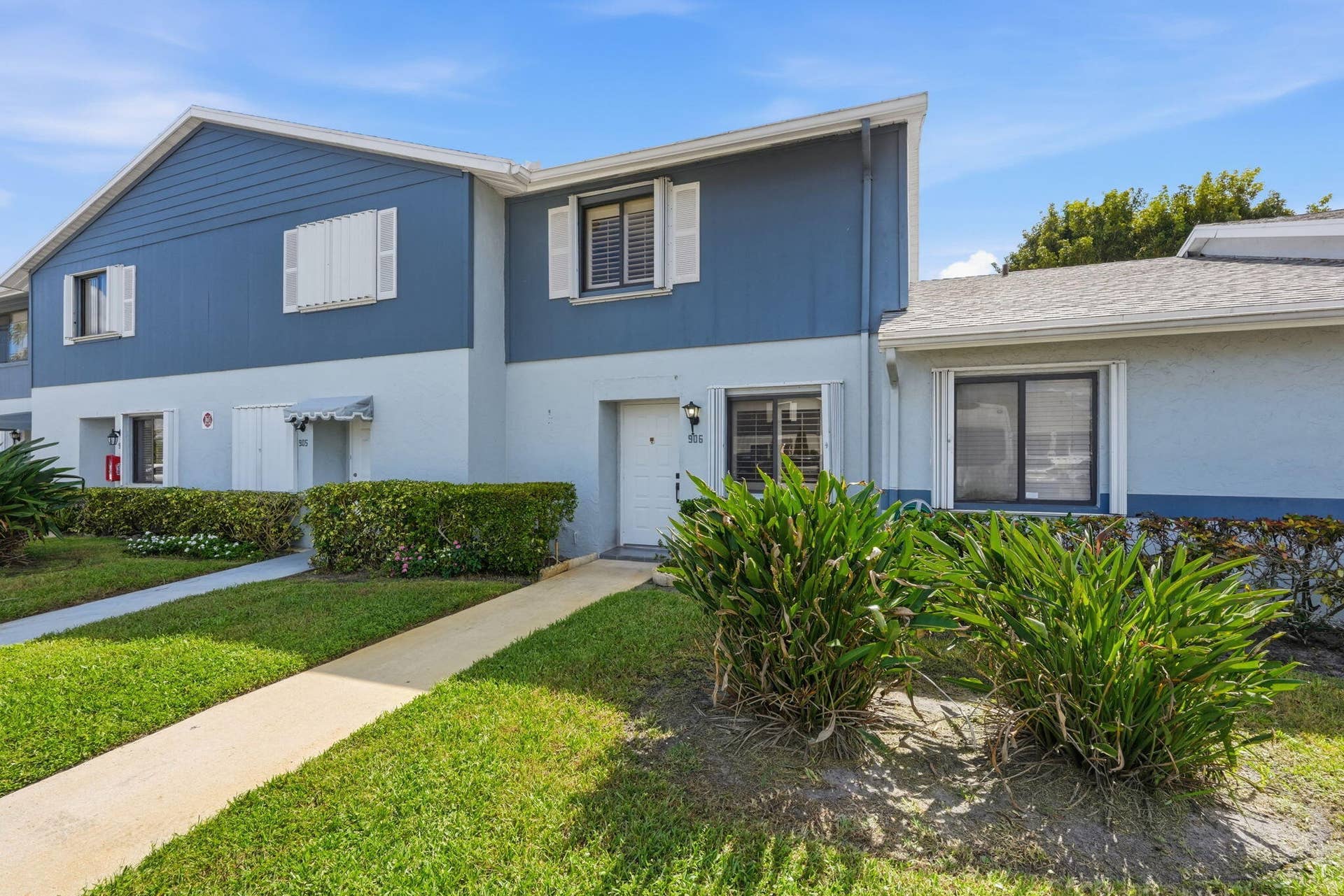 2641 Gately Drive W, #906, West Palm Beach, FL 33415 Front door