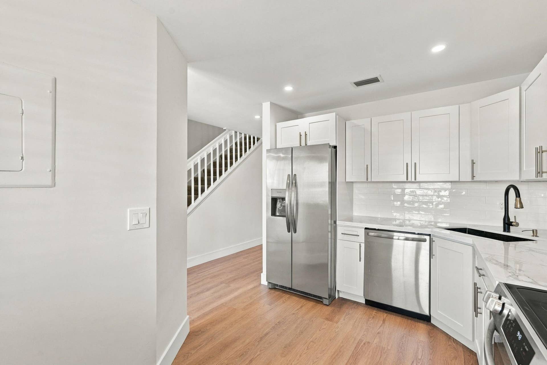 2641 Gately Drive W, #906, West Palm Beach, FL 33415 Kitchen